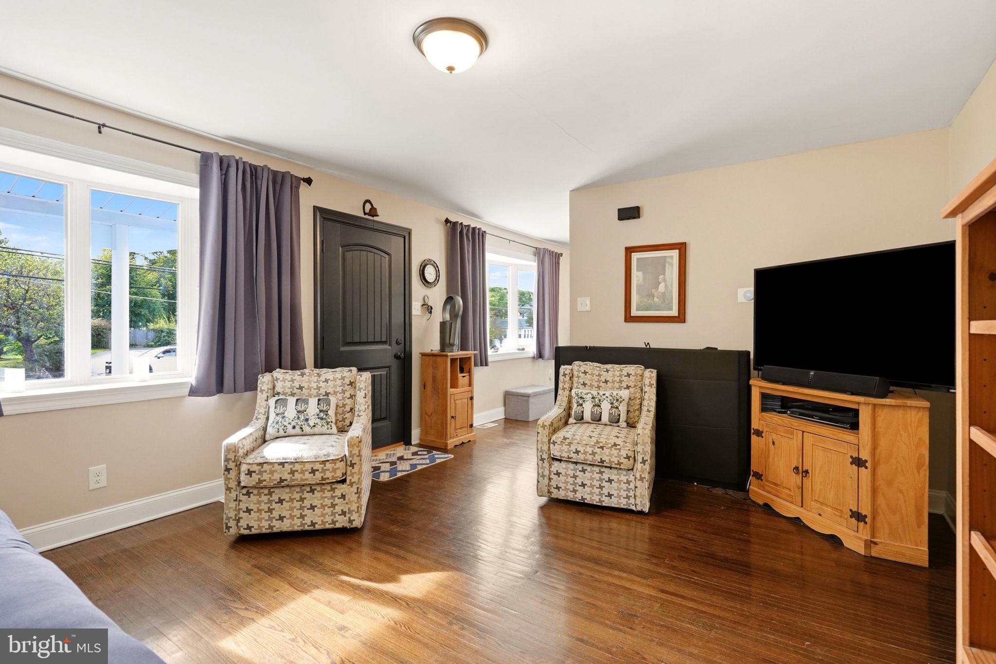 4 N WARWICK ROAD
