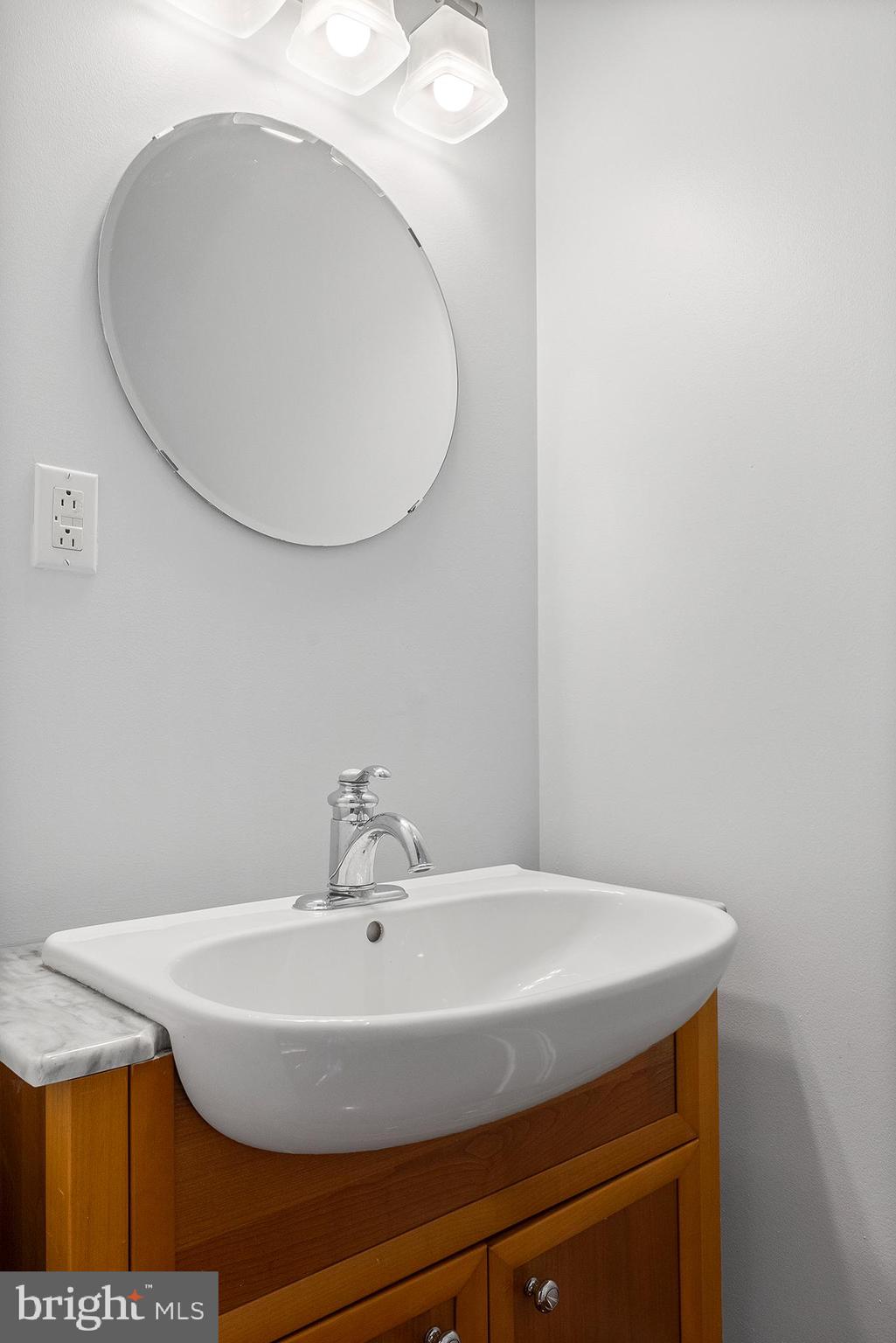 QUEEN VILLAGE - Residential