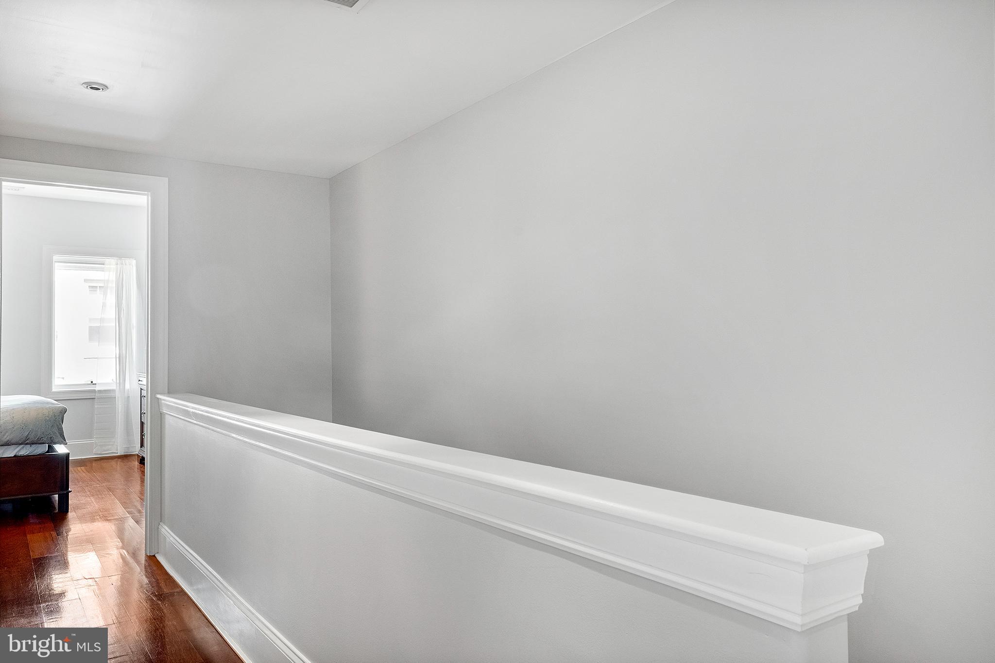 QUEEN VILLAGE - Residential