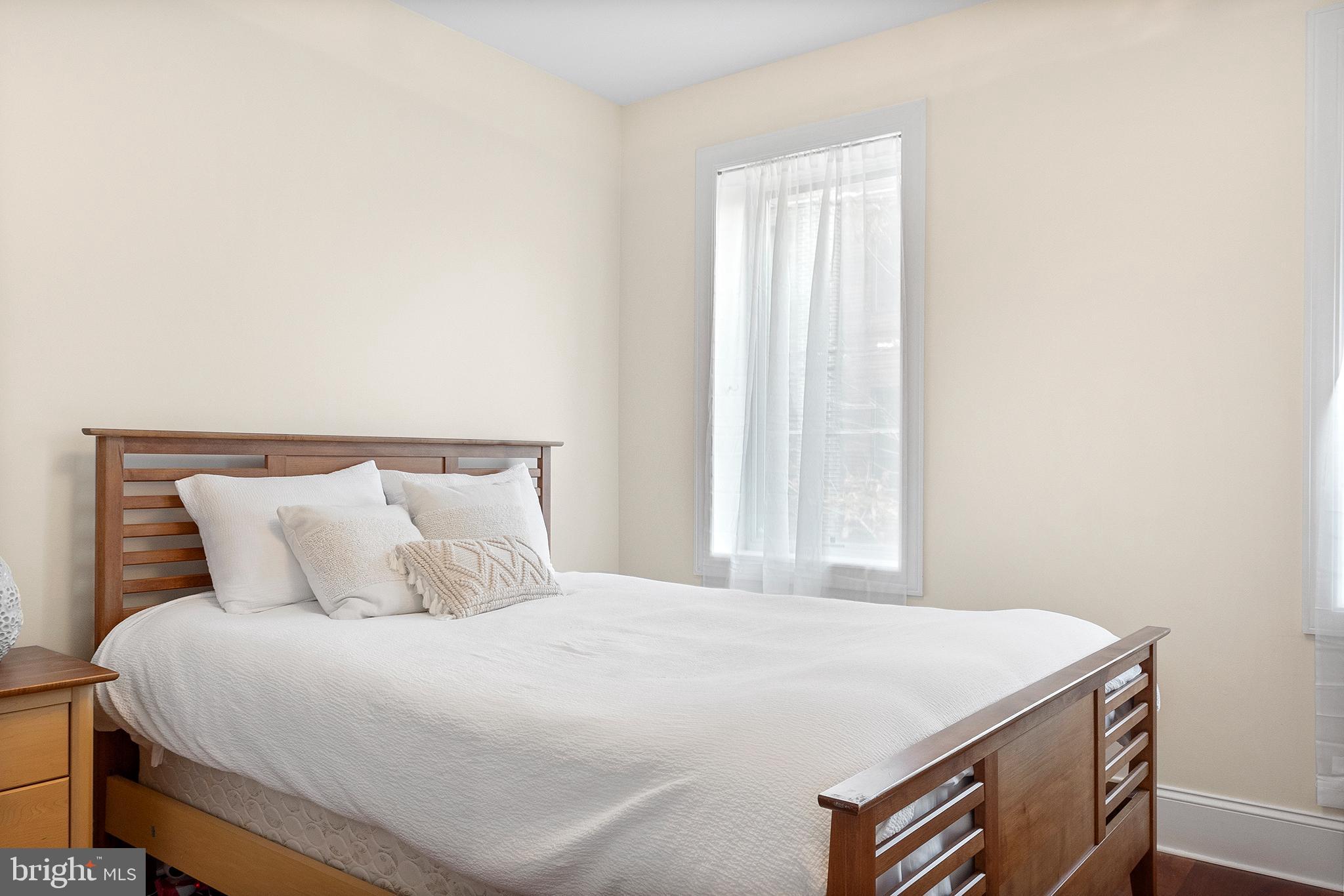 QUEEN VILLAGE - Residential