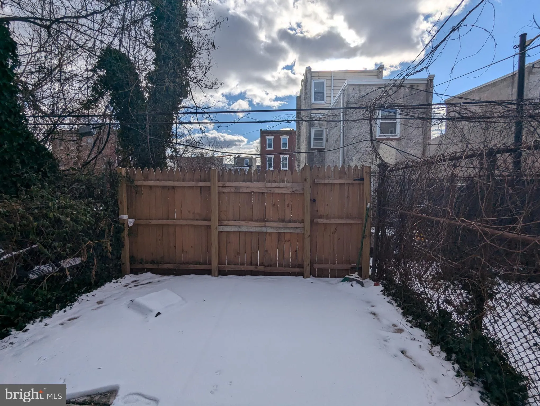 Philadelphia, Pennsylvania 19121, United States, 5 Bedrooms Bedrooms, ,3 BathroomsBathrooms,Residential,Pending,20622