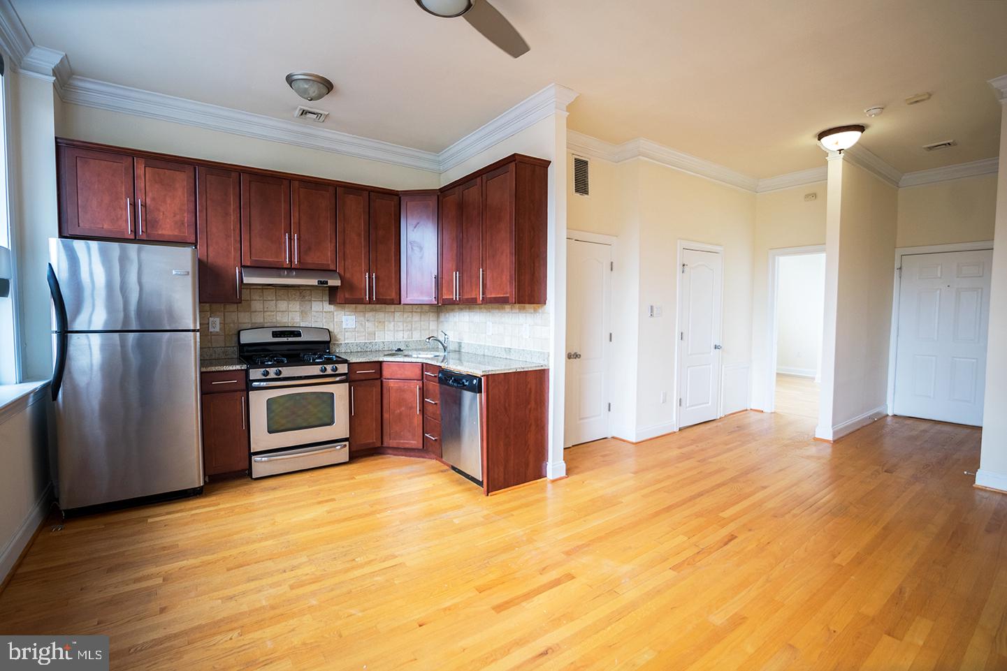 QUEEN VILLAGE - Residential Lease