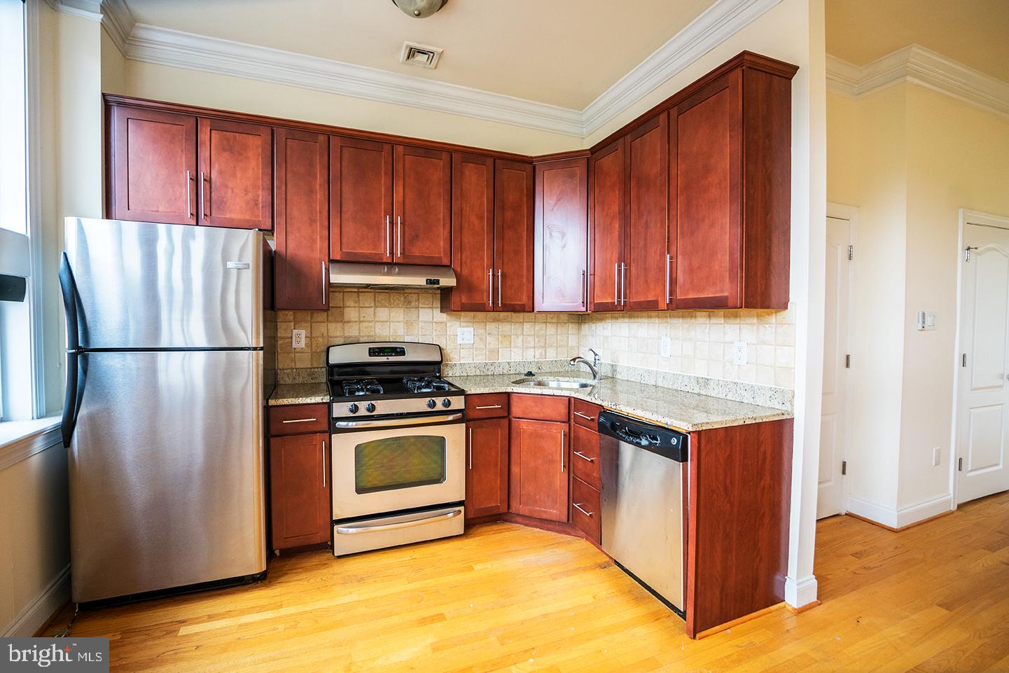 QUEEN VILLAGE - Residential Lease