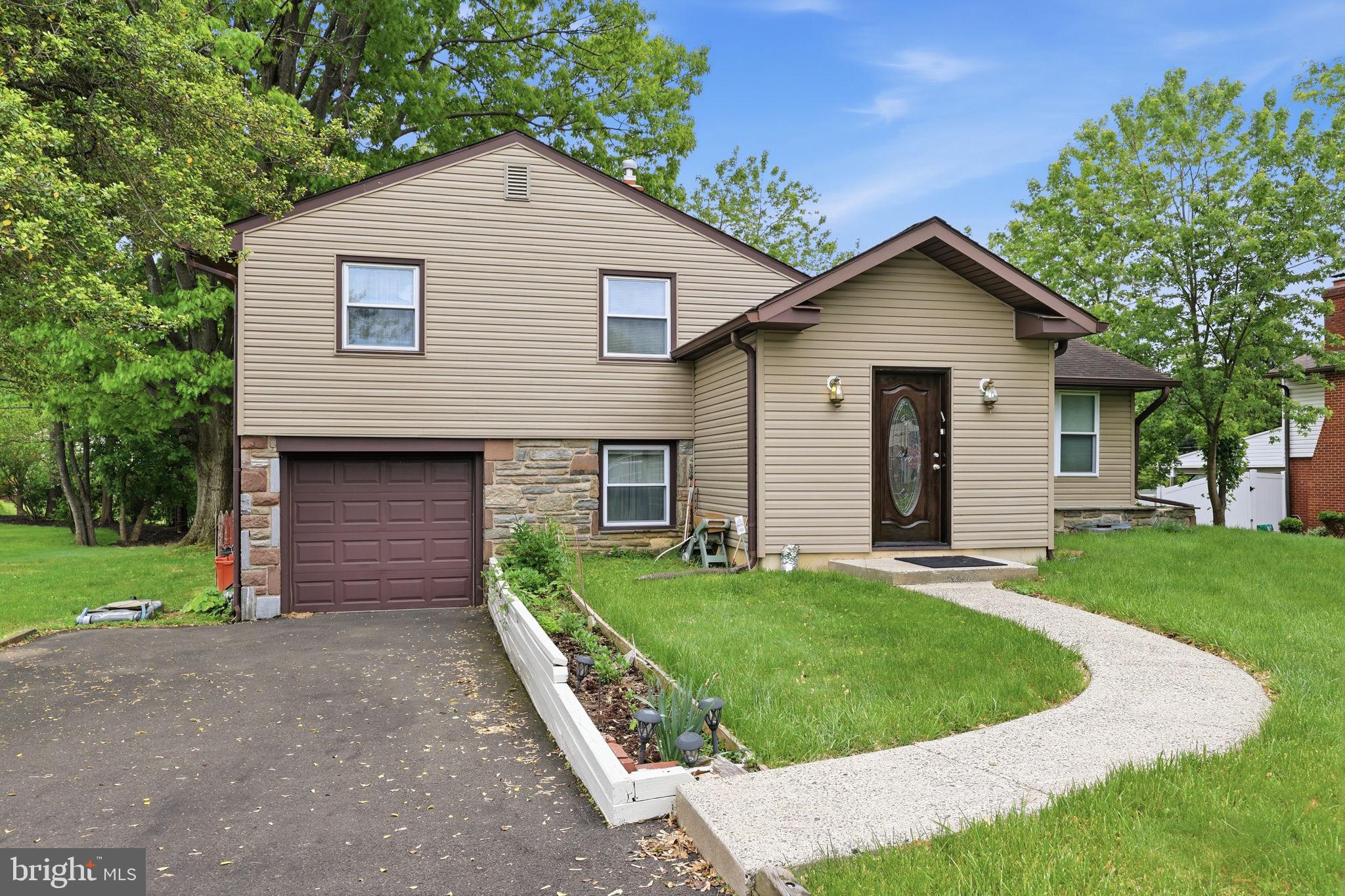 HUNTINGDON VALLEY - Residential