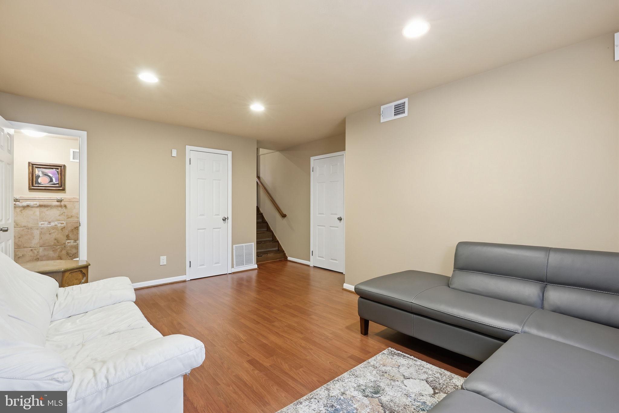 HUNTINGDON VALLEY - Residential