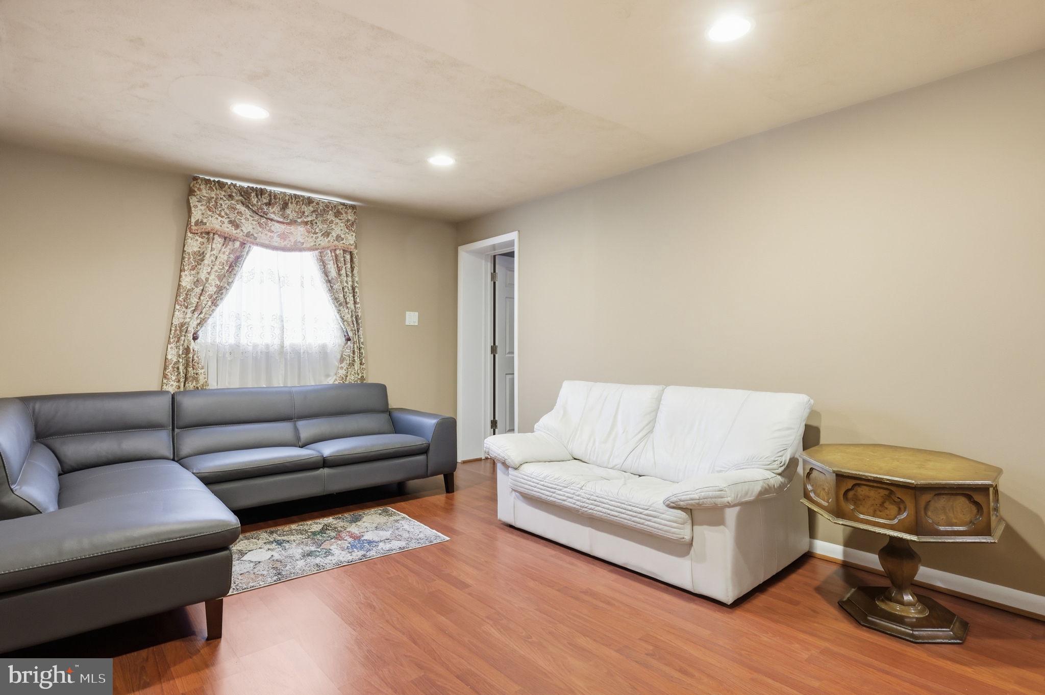 HUNTINGDON VALLEY - Residential