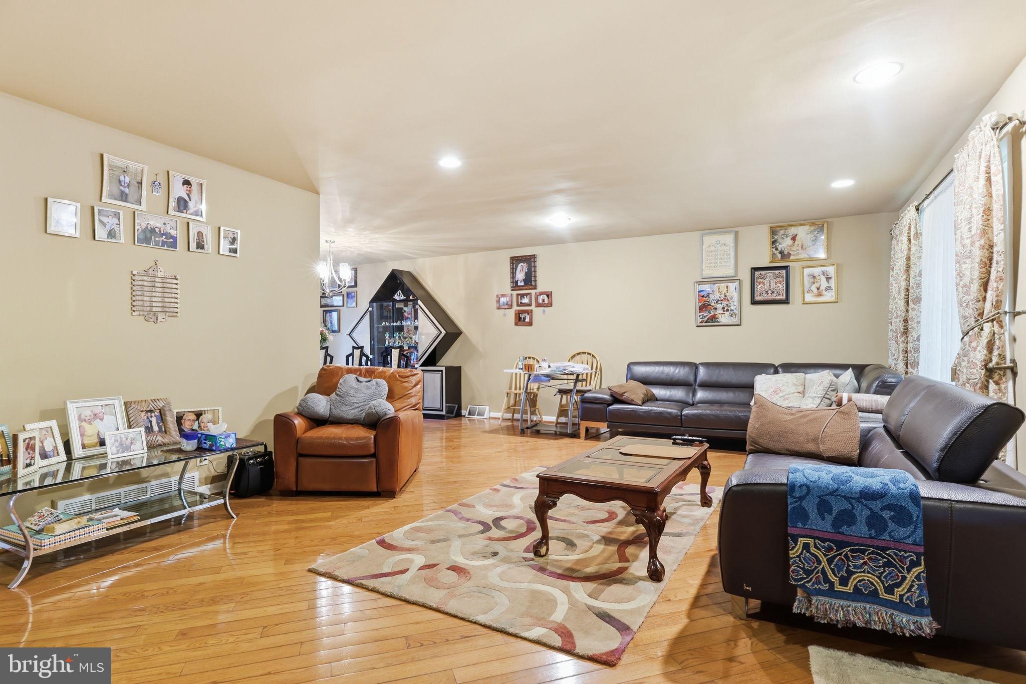 HUNTINGDON VALLEY - Residential