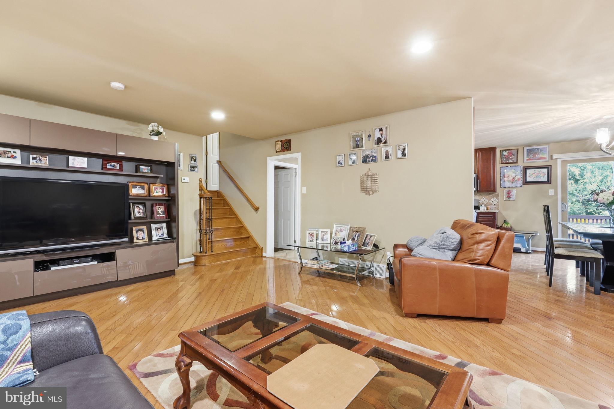 HUNTINGDON VALLEY - Residential