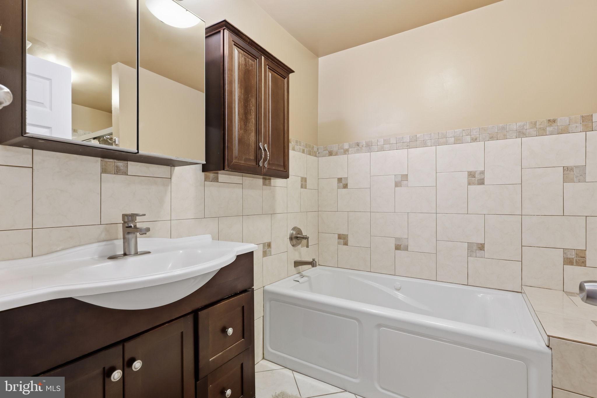 HUNTINGDON VALLEY - Residential