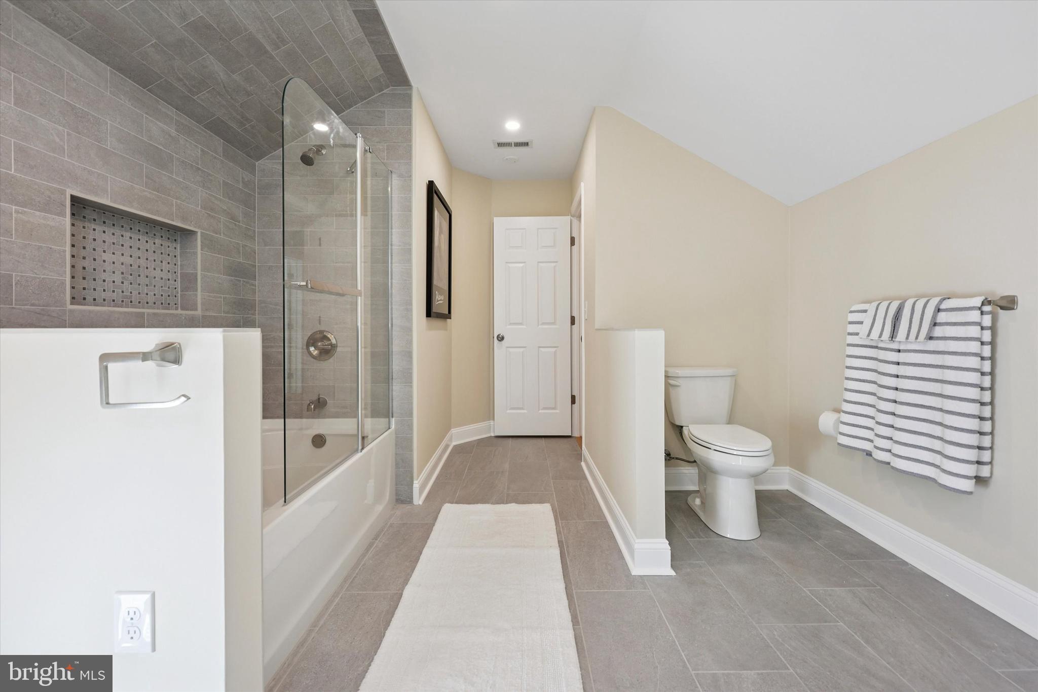 KEELY COURT - Residential