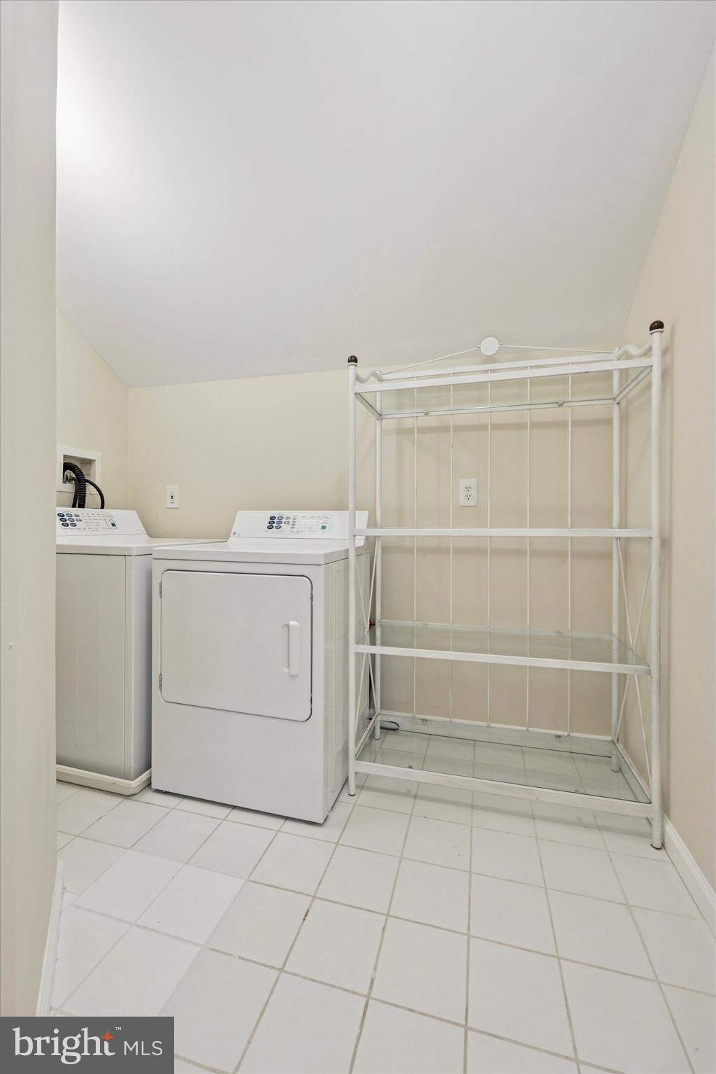 KEELY COURT - Residential