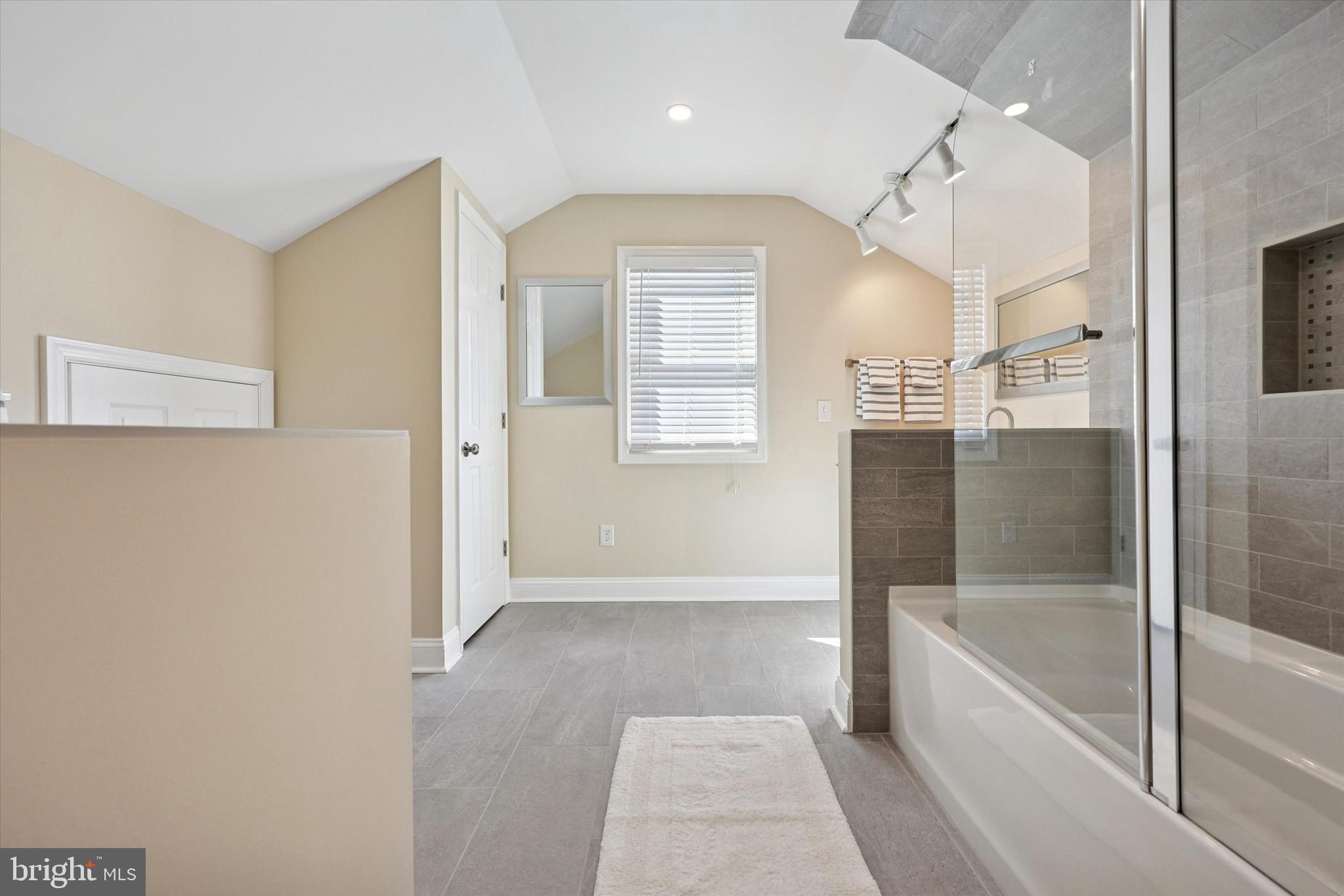 KEELY COURT - Residential