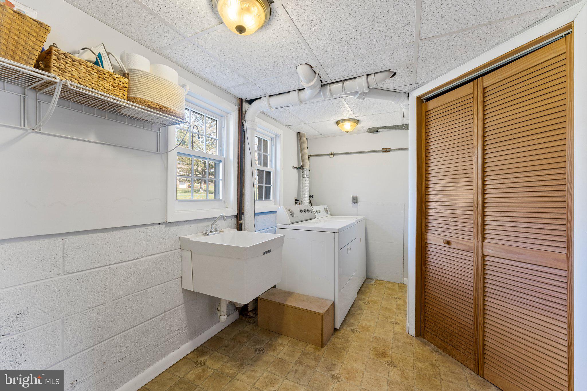 MEADOWBROOK - Residential