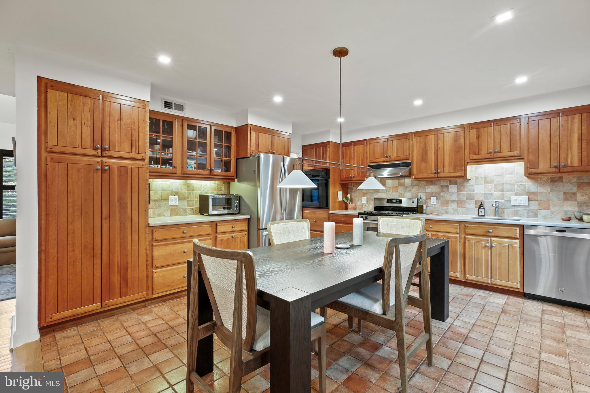 HILLTOP ESTATES - Residential