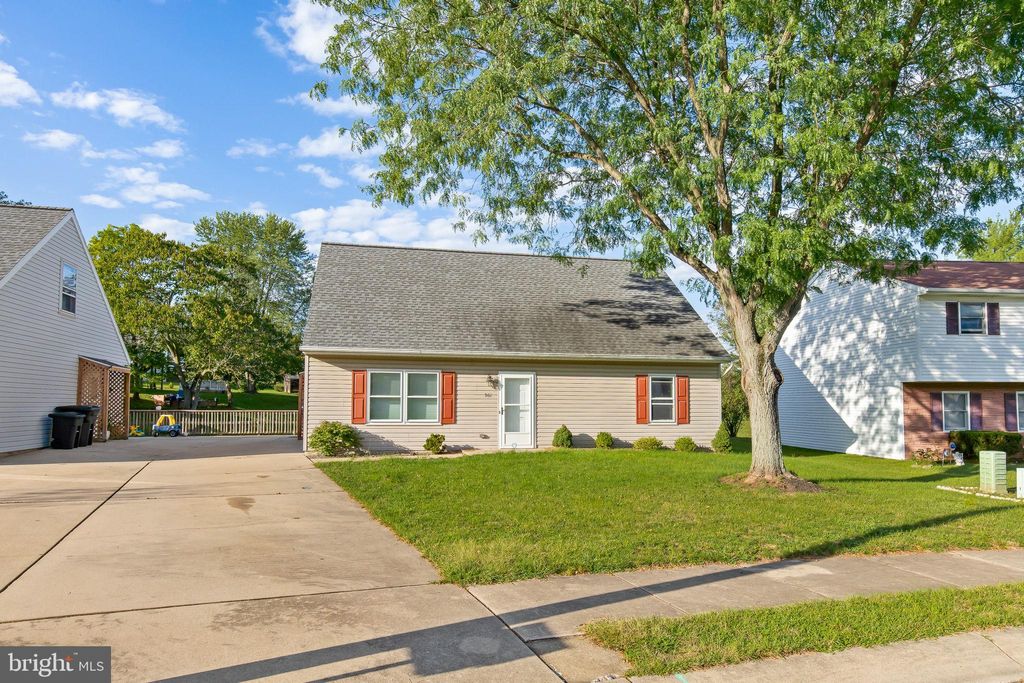 Photo of 961 Sycamore Drive, Denver, PA 17517 (MLS # PALA2042812)