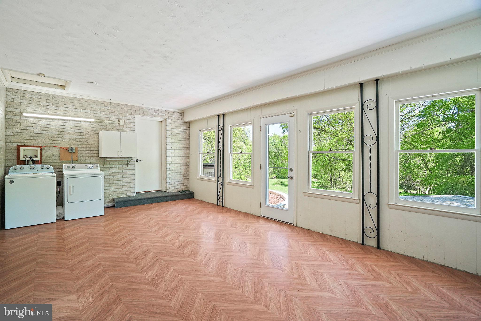 BROCK HALL PLAT 1 - Residential