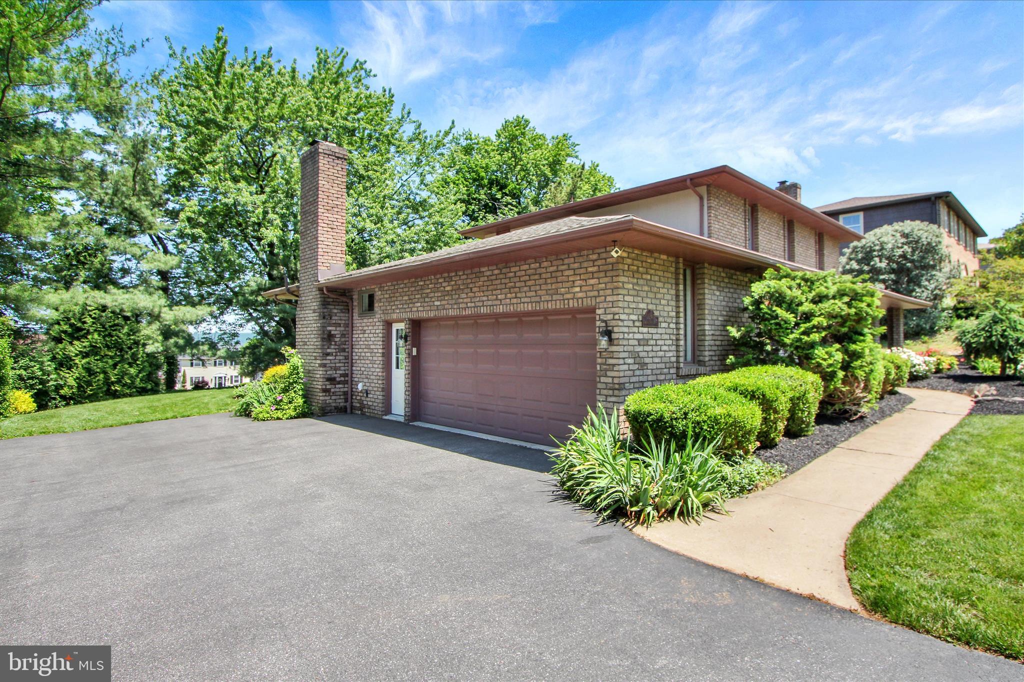 3240 ROUND HILL ROAD