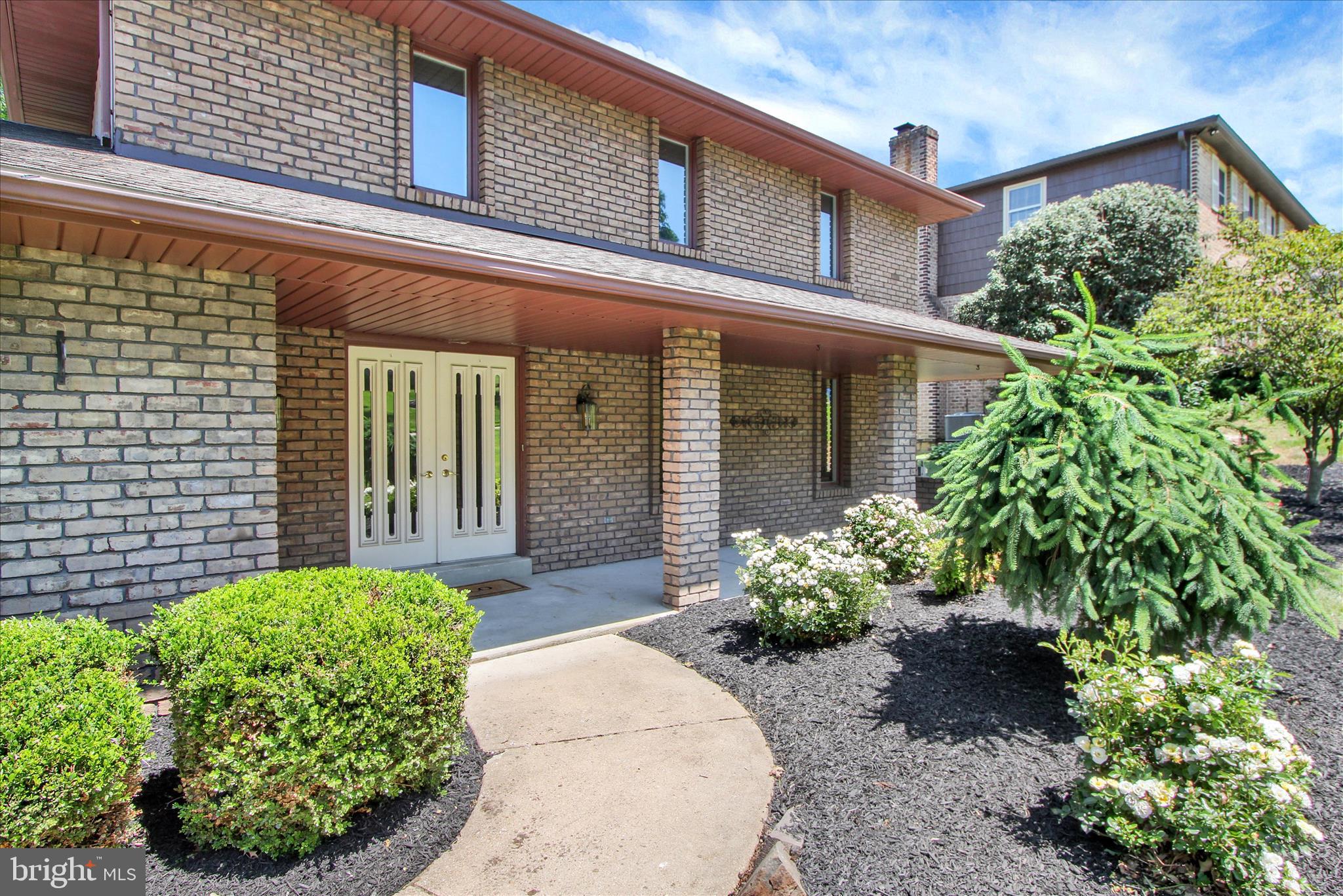 3240 ROUND HILL ROAD