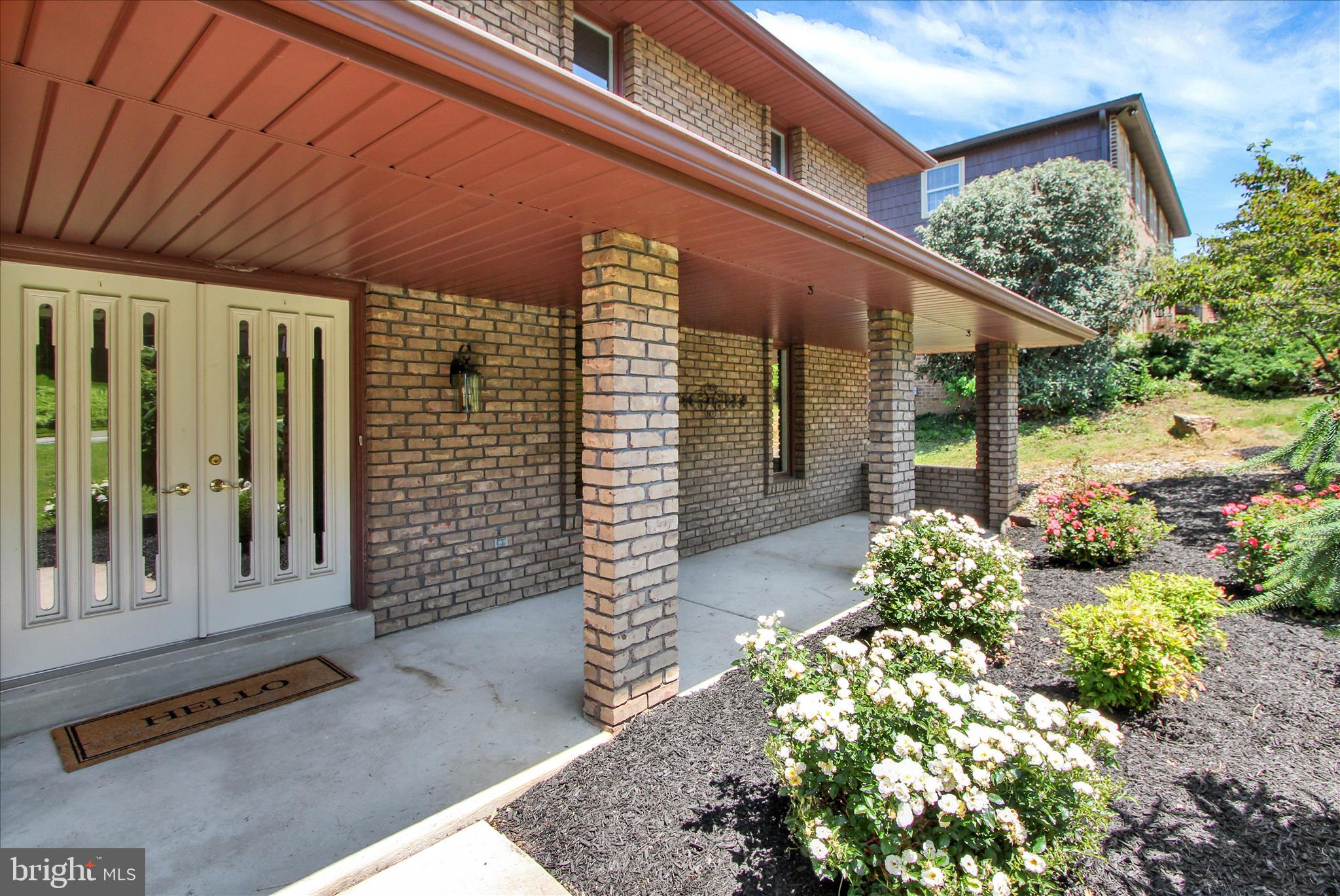 3240 ROUND HILL ROAD