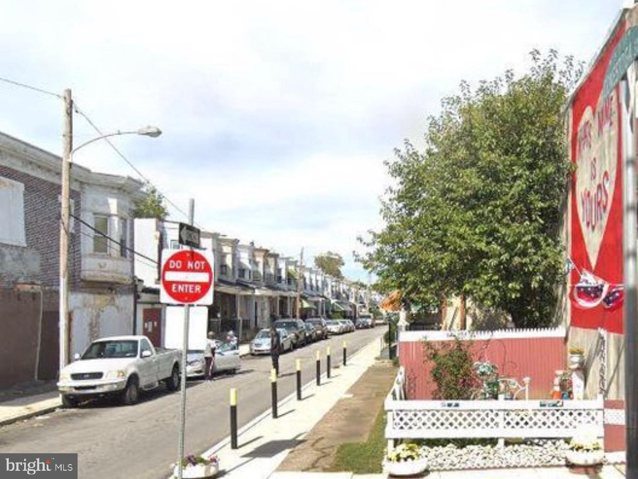 Lot for sale 16x65 with zoning variance for 3 residential units.
Please email broker for further details and plans.