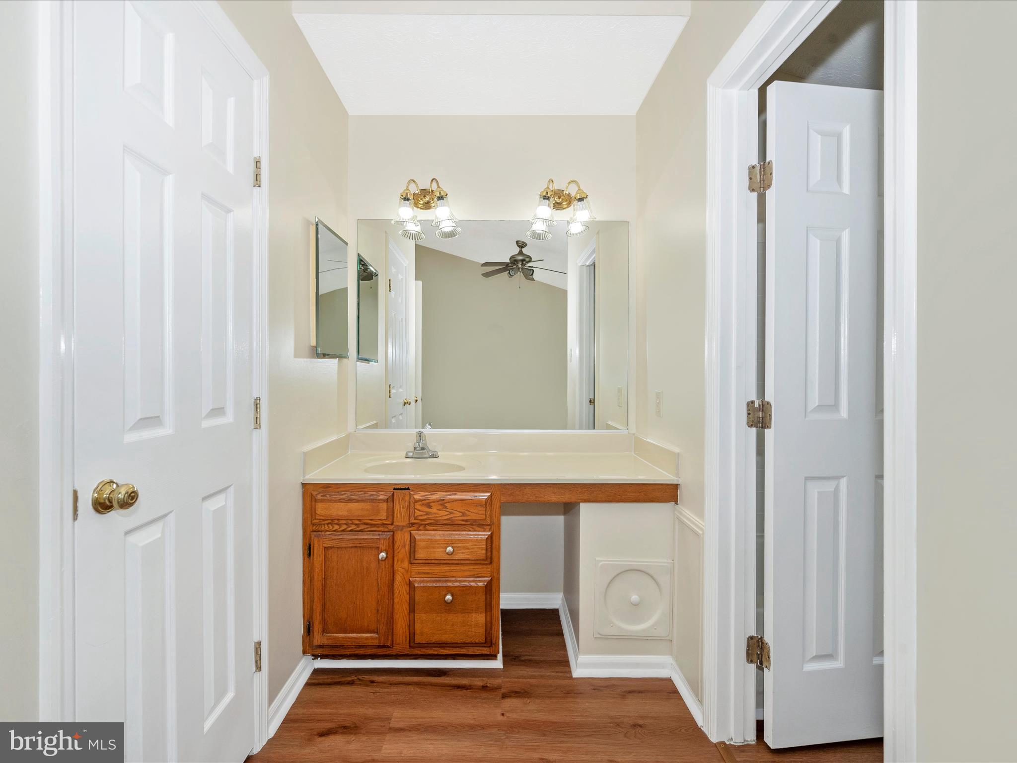 OVERLOOK - Residential Lease