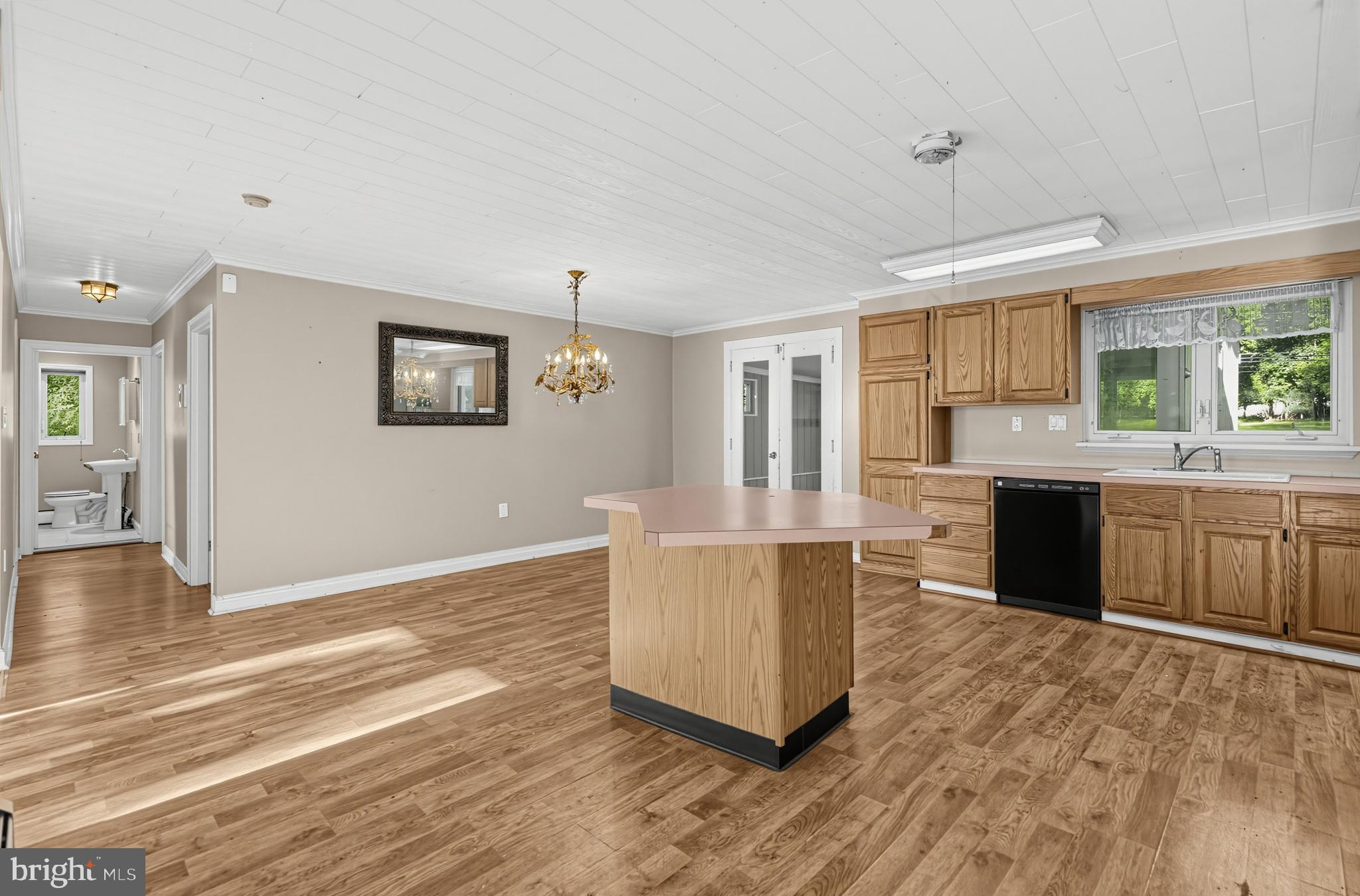 2155 KINGSWOOD LANE