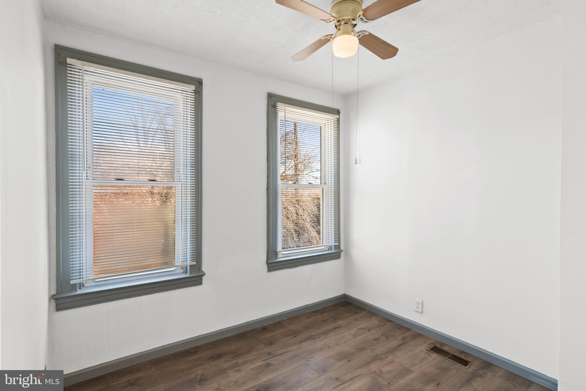 MILL HILL - Residential