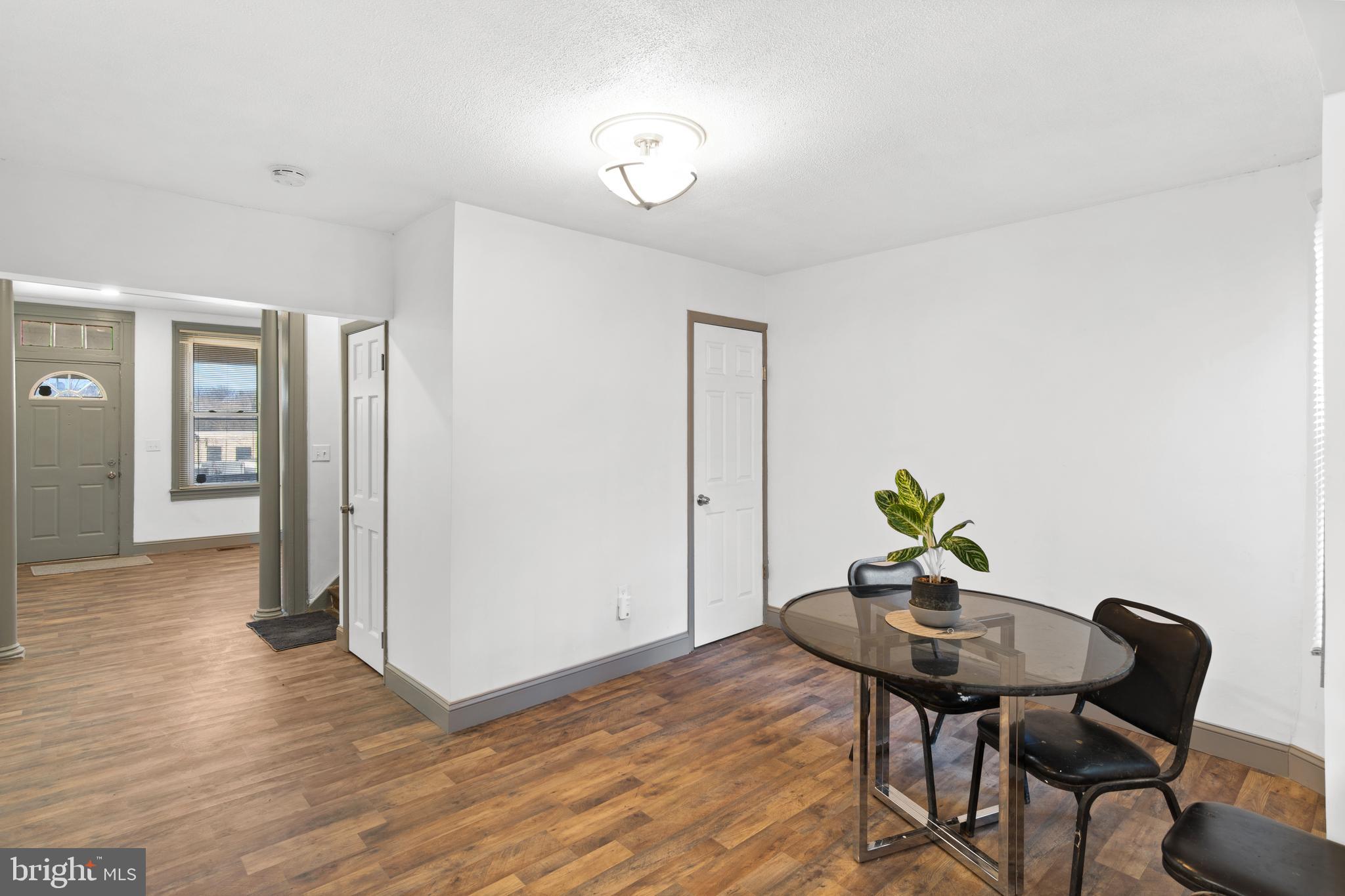 MILL HILL - Residential