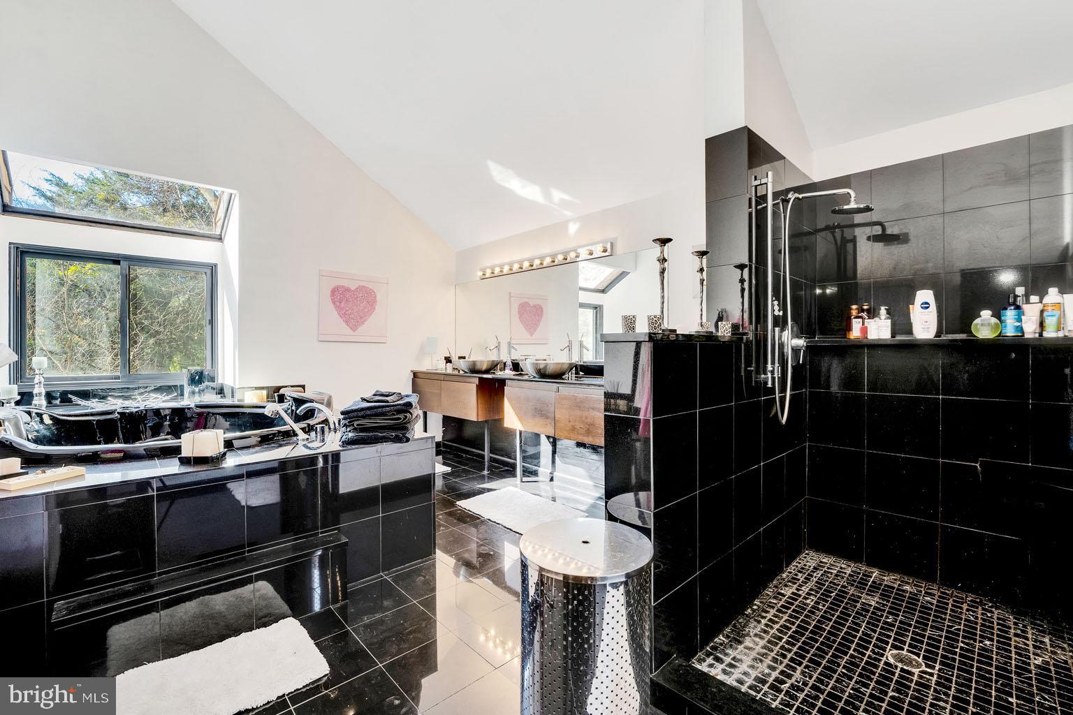 GLADWYNE - Residential