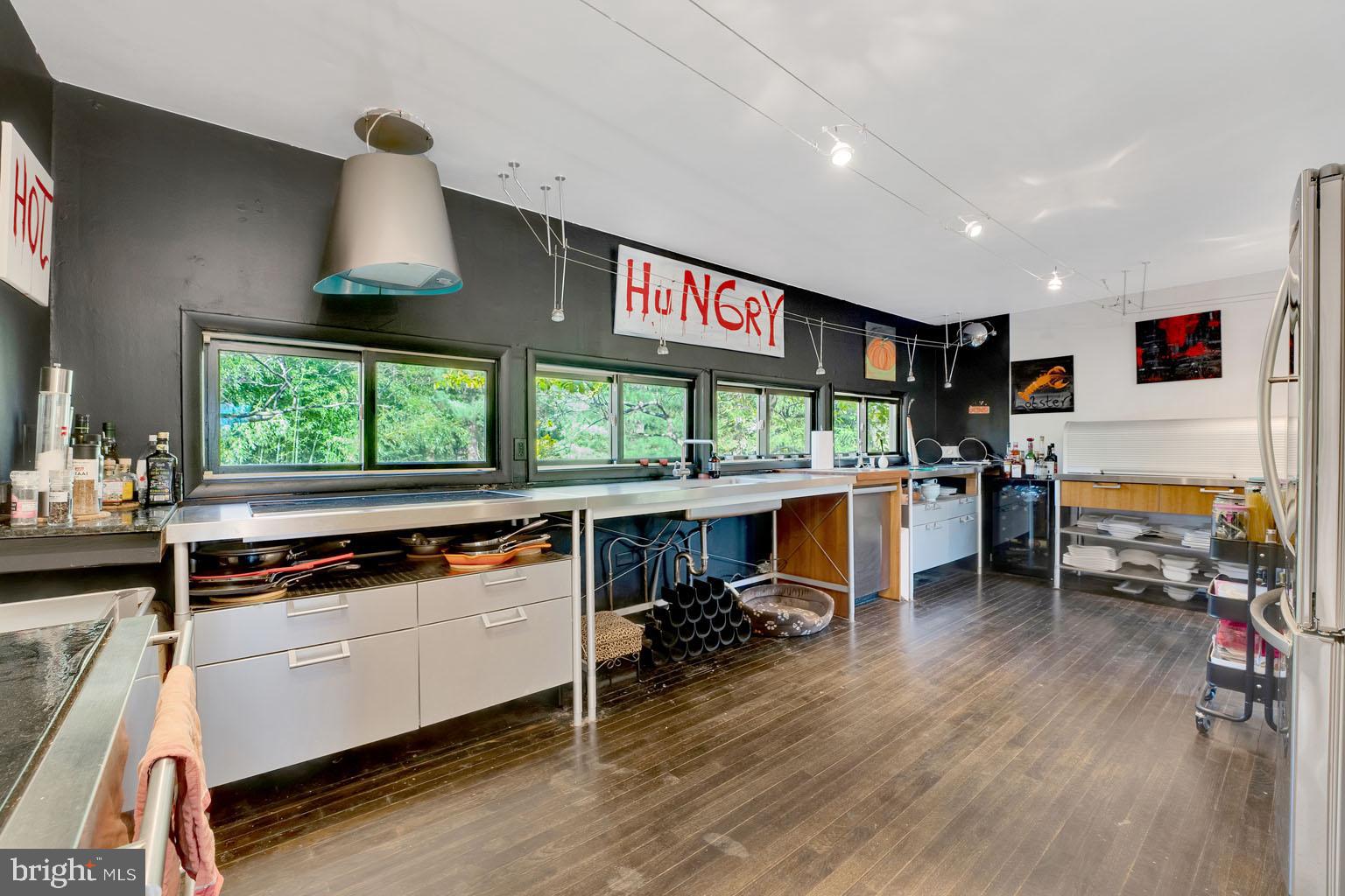 GLADWYNE - Residential