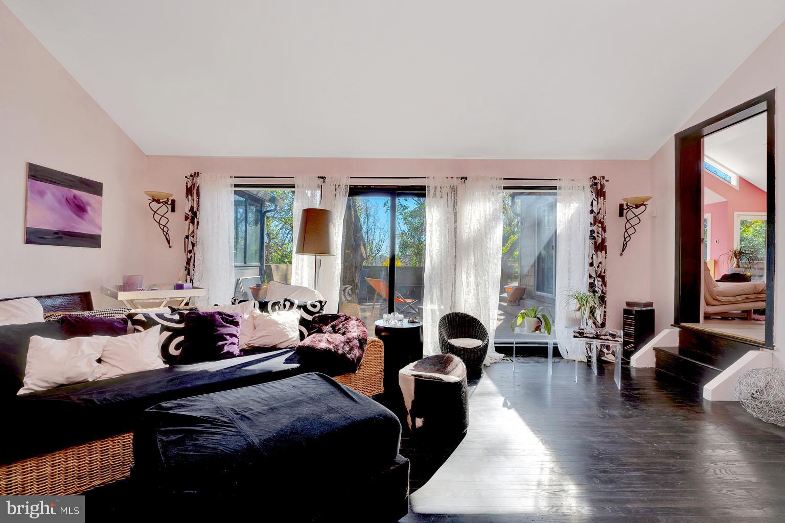 GLADWYNE - Residential