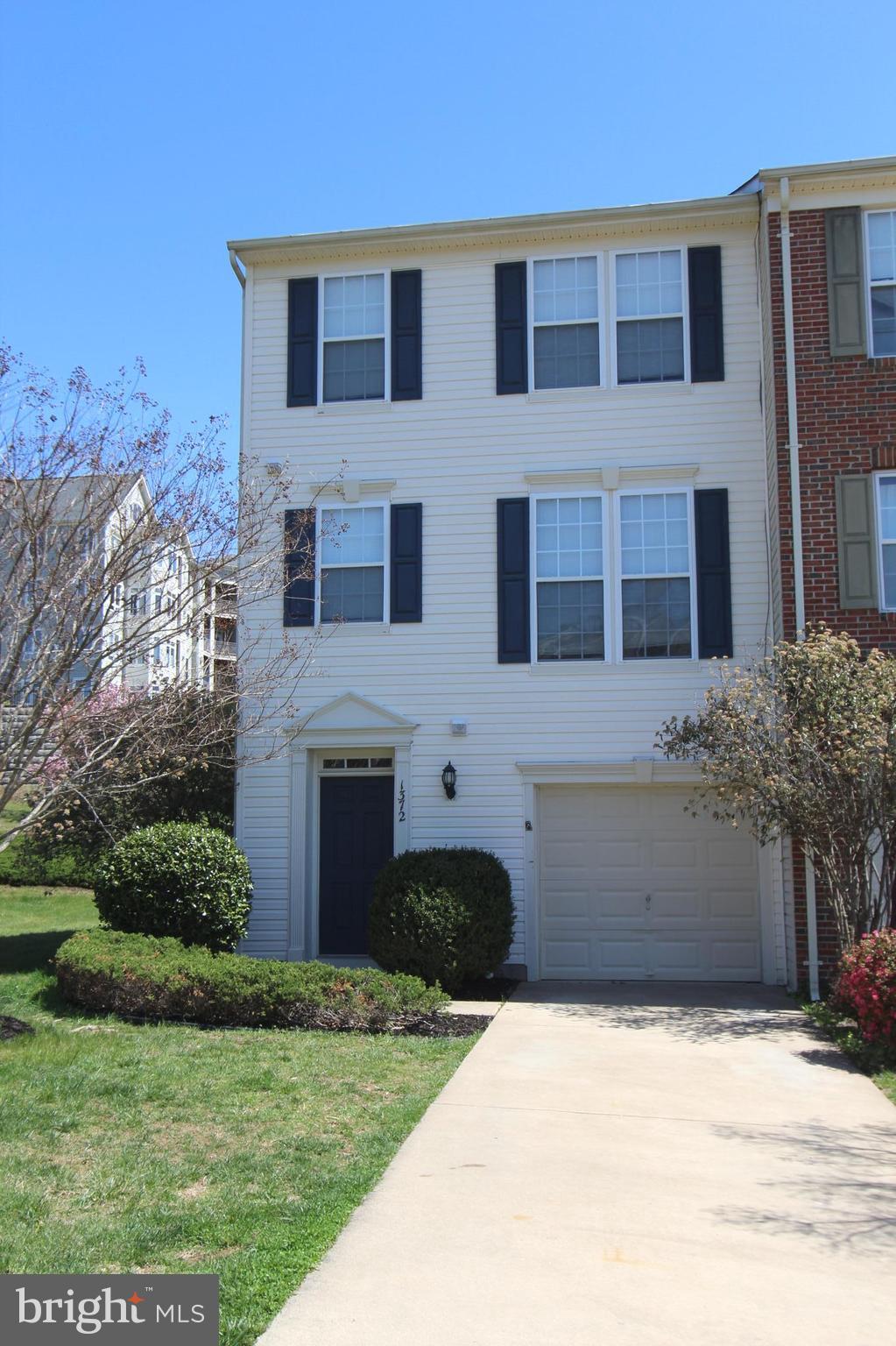 RIVERSIDE STATION - Residential Lease