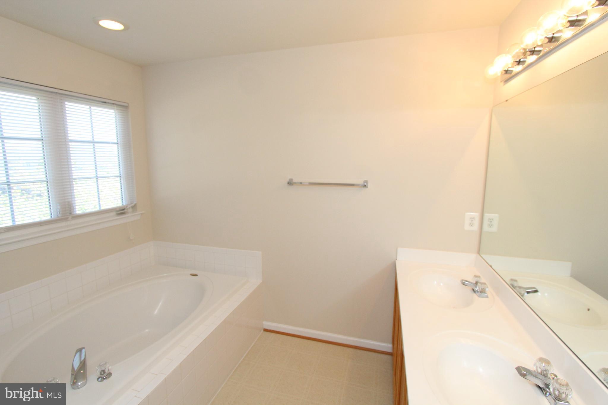 RIVERSIDE STATION - Residential Lease