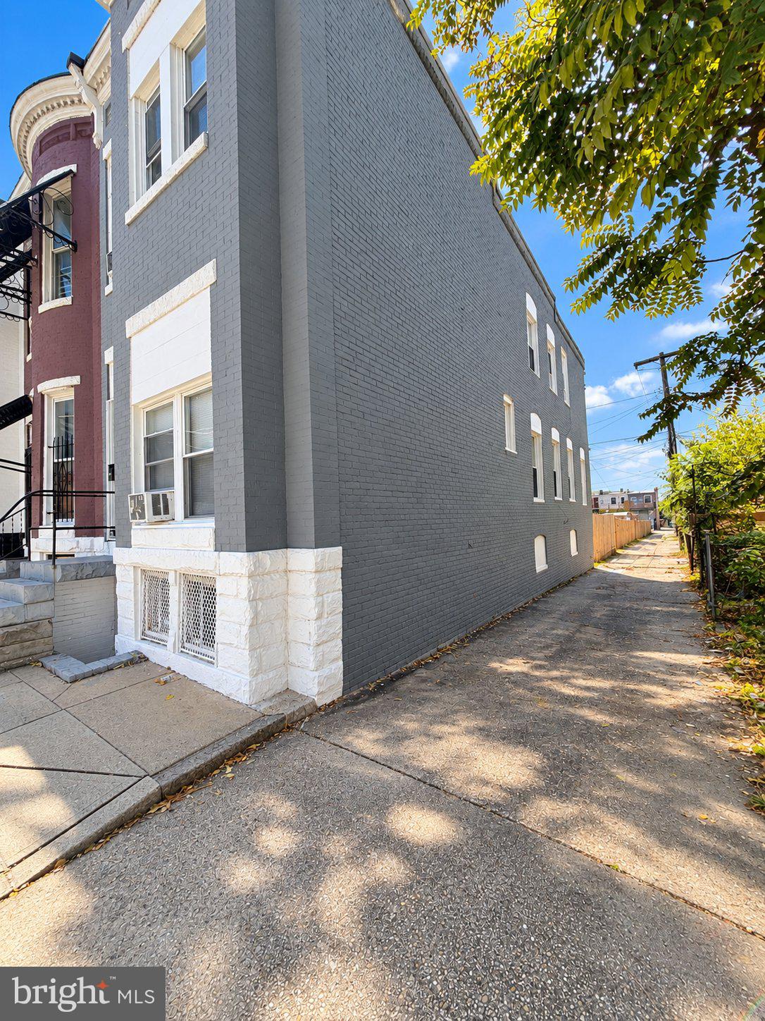 32 N PULASKI STREET