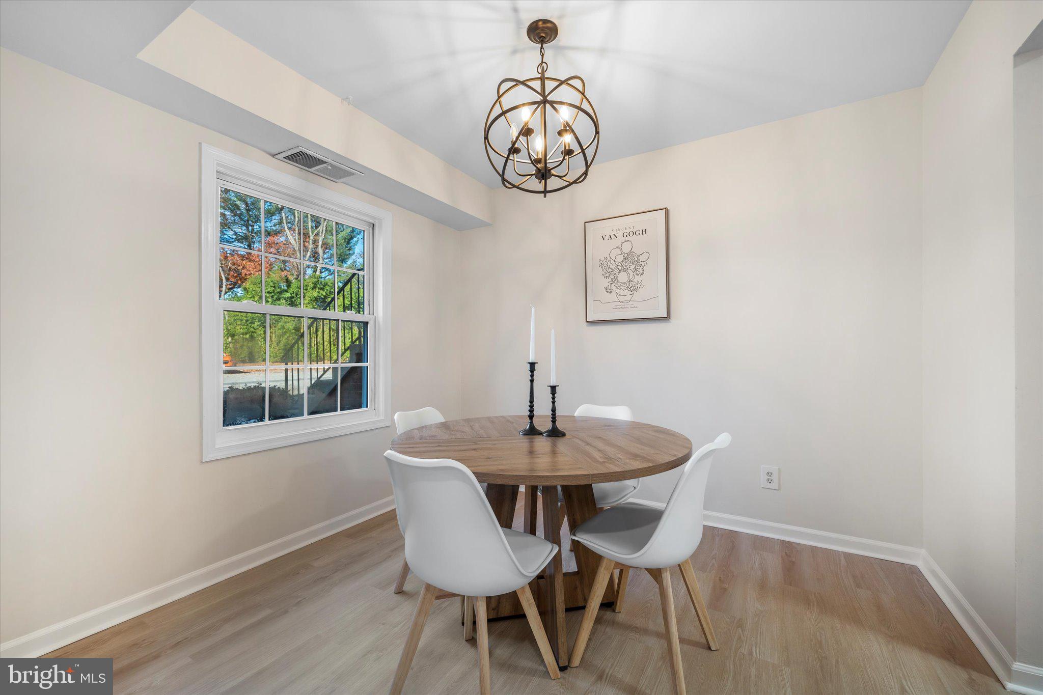 LYNDHURST CONDOS - Residential