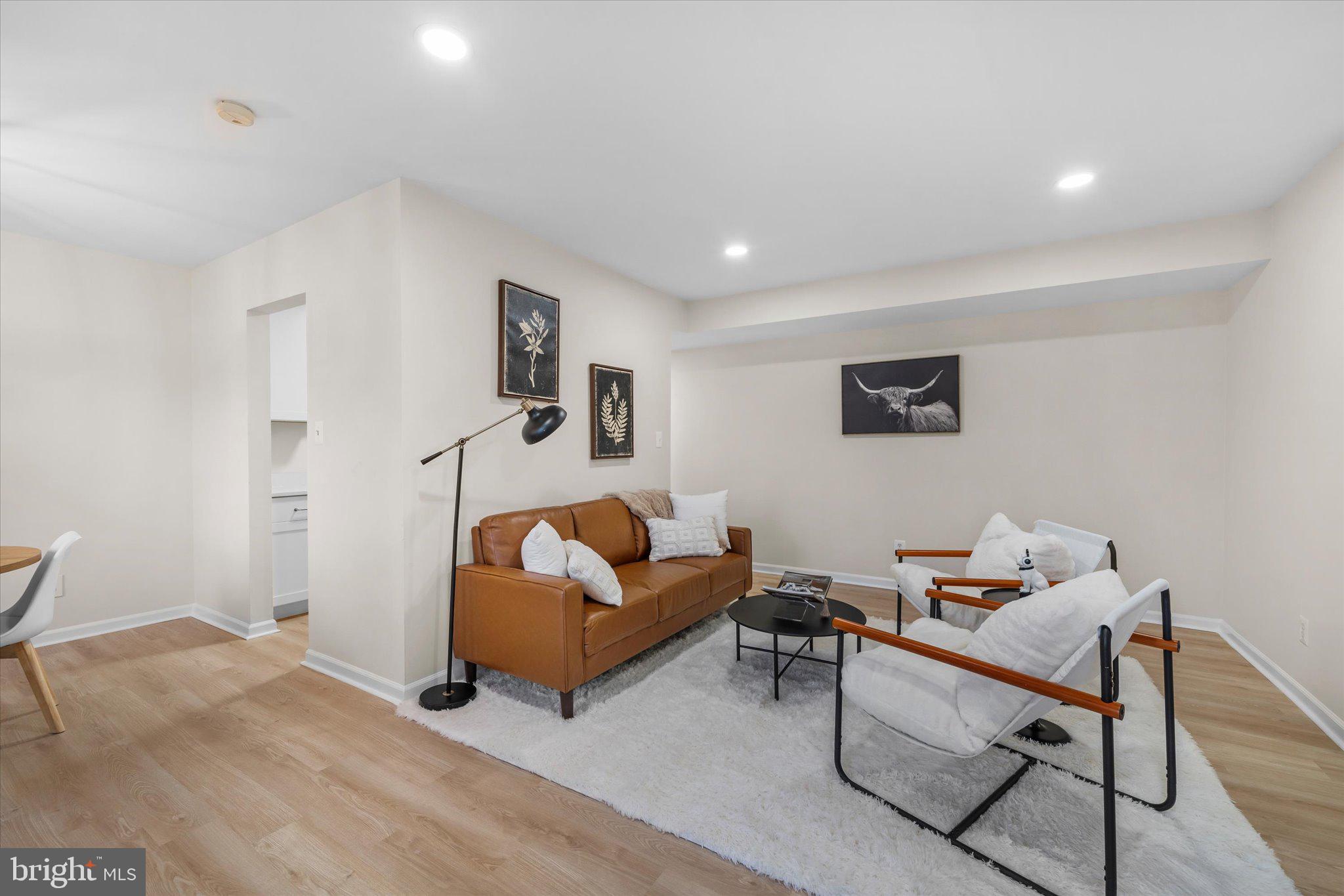 LYNDHURST CONDOS - Residential