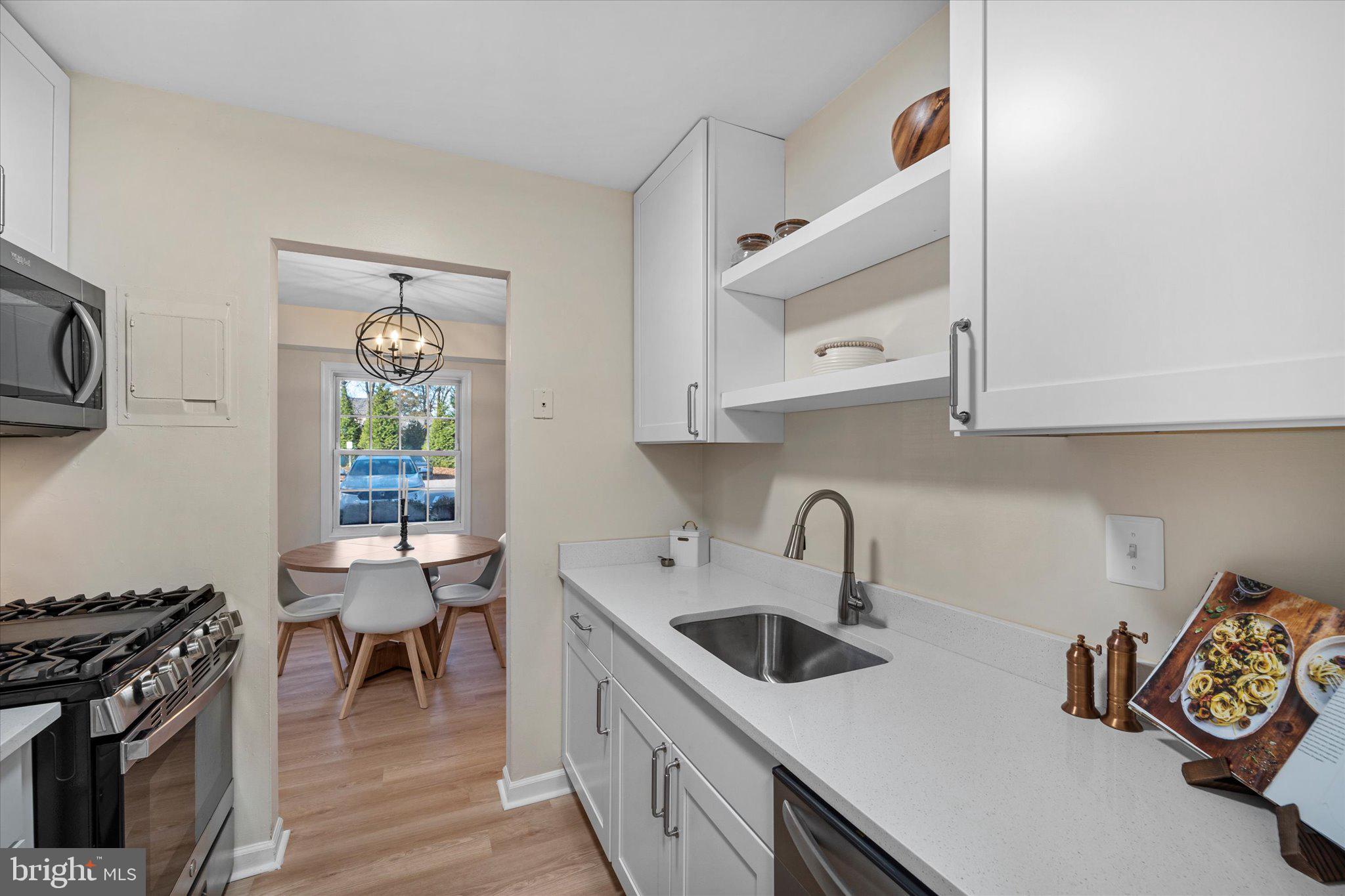 LYNDHURST CONDOS - Residential