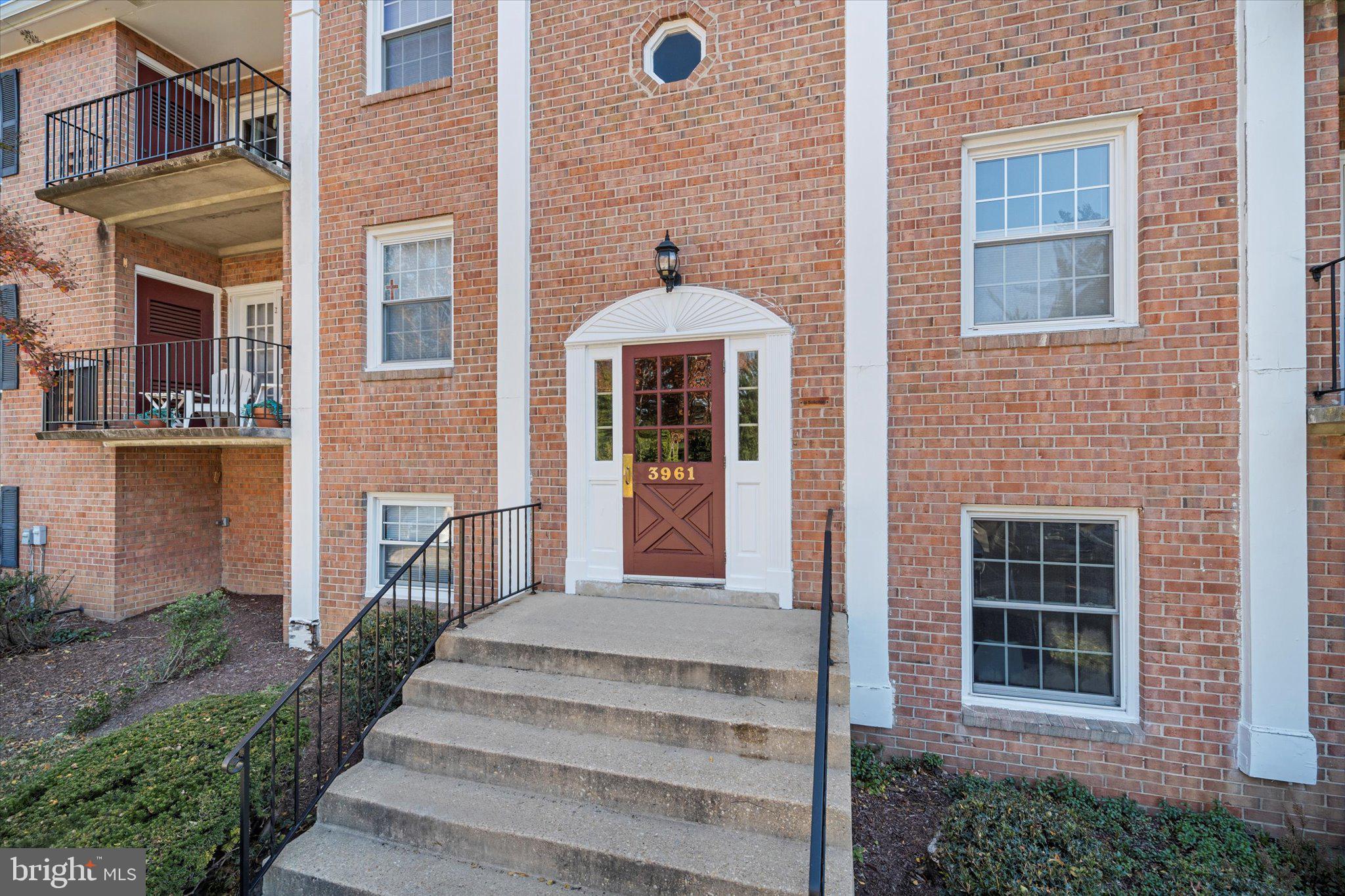 LYNDHURST CONDOS - Residential