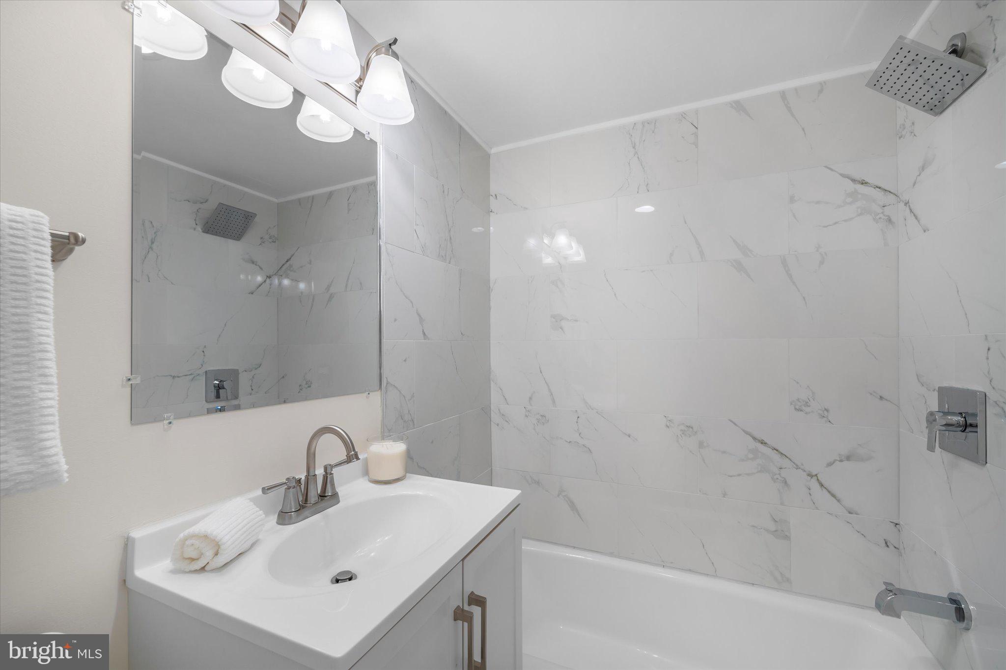 LYNDHURST CONDOS - Residential