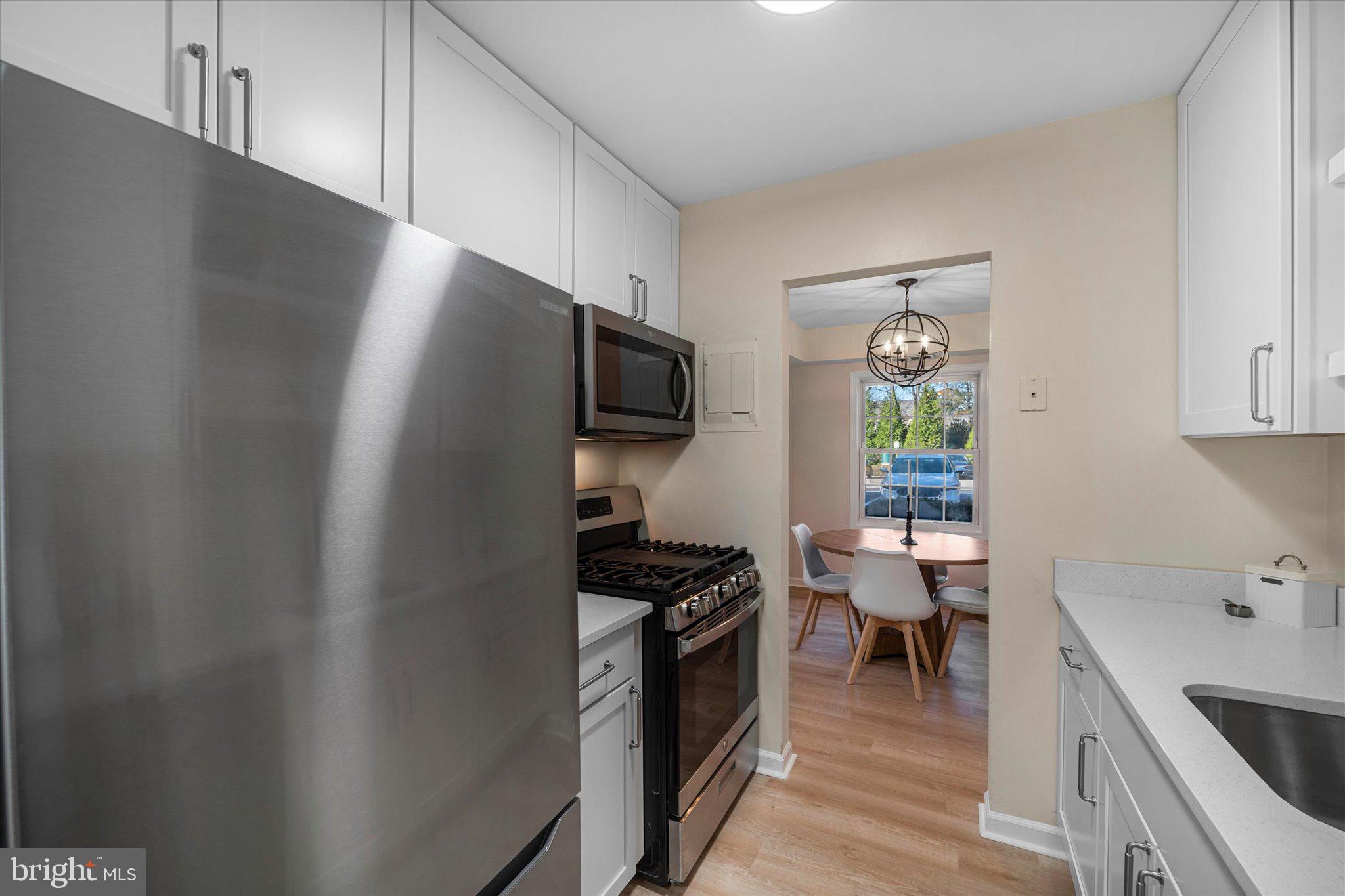 LYNDHURST CONDOS - Residential