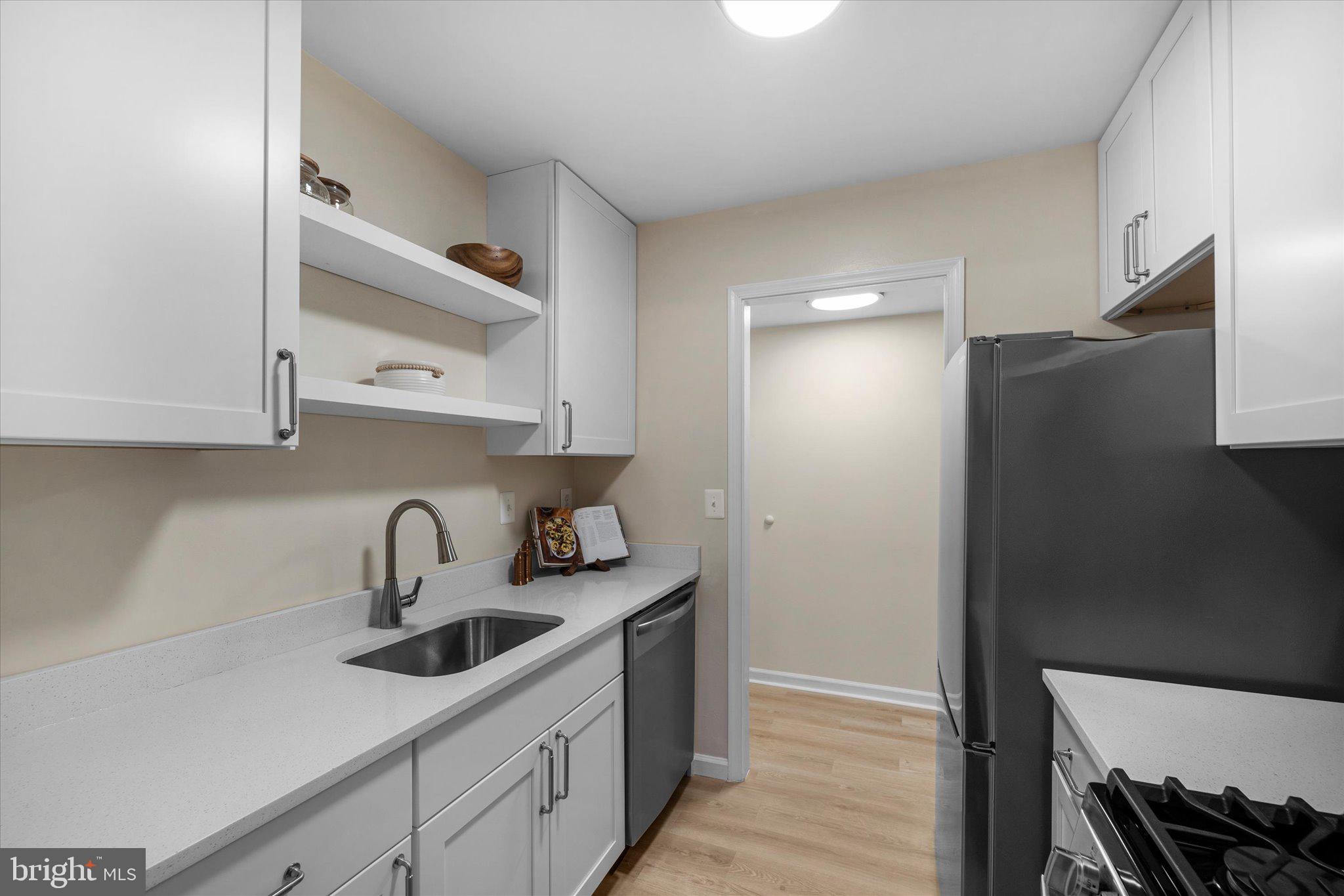 LYNDHURST CONDOS - Residential