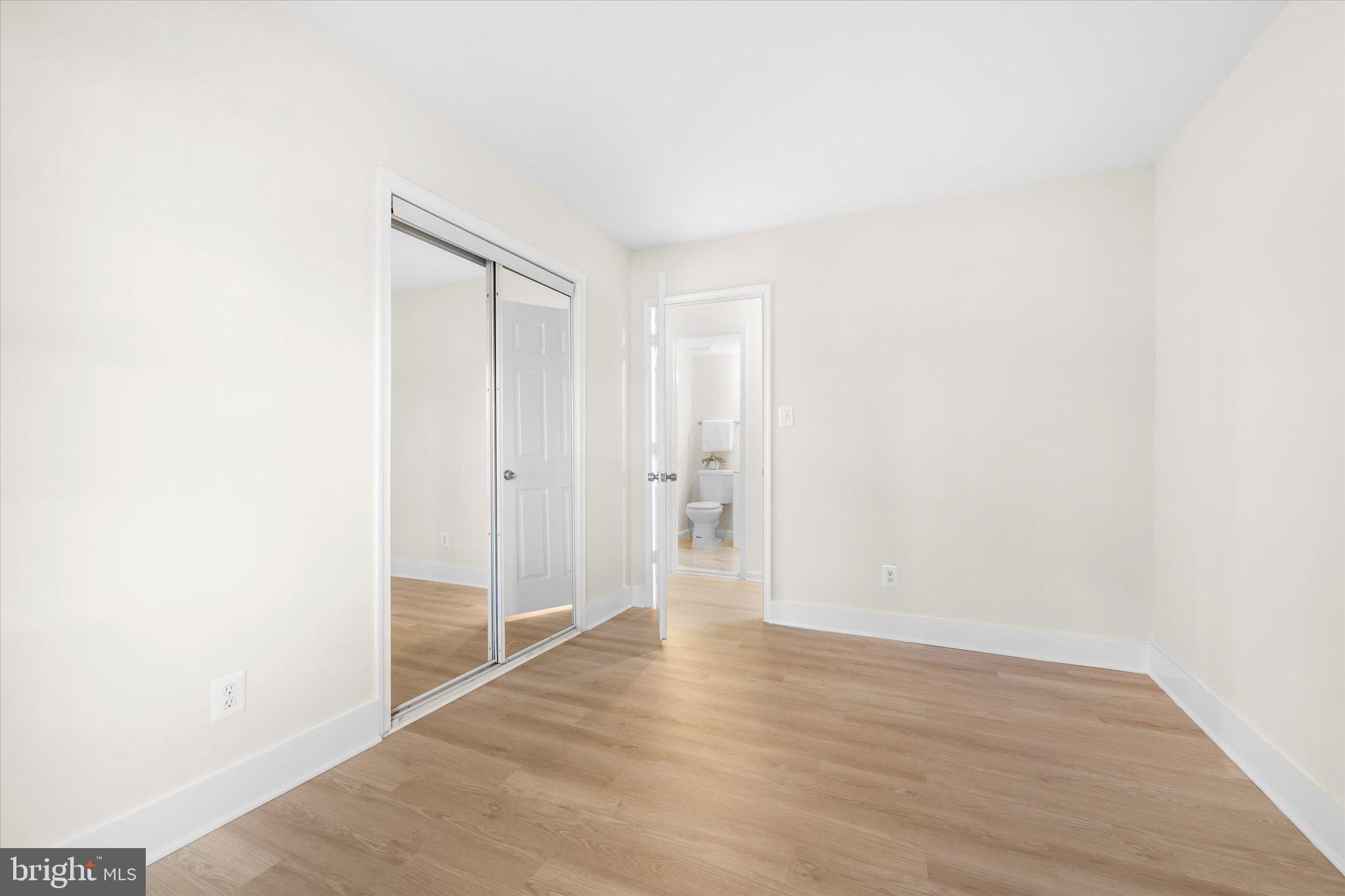 LYNDHURST CONDOS - Residential