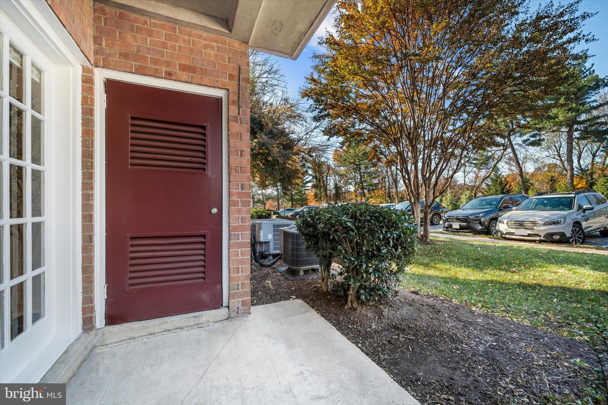 LYNDHURST CONDOS - Residential