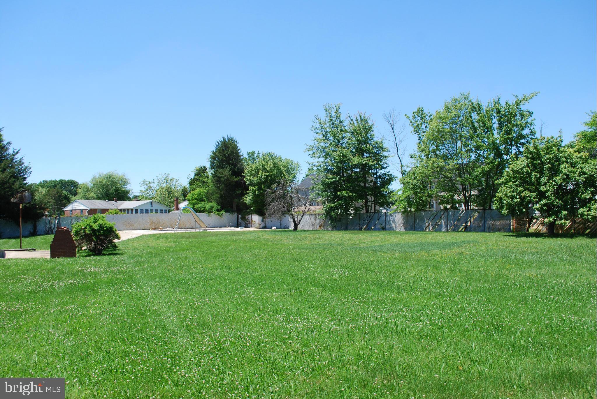 SURRATTS GARDENS - Residential