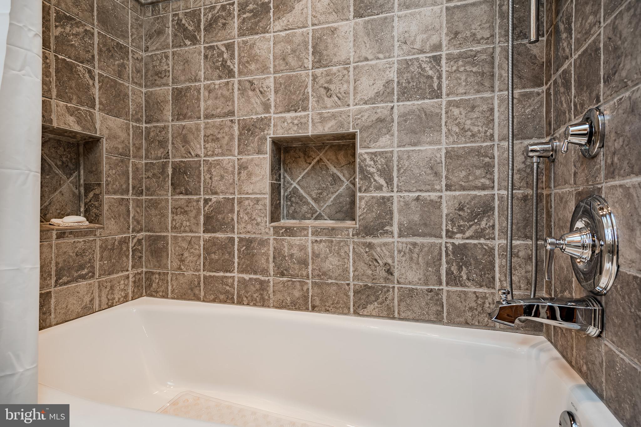 DEERFIELD KNOLL - Residential