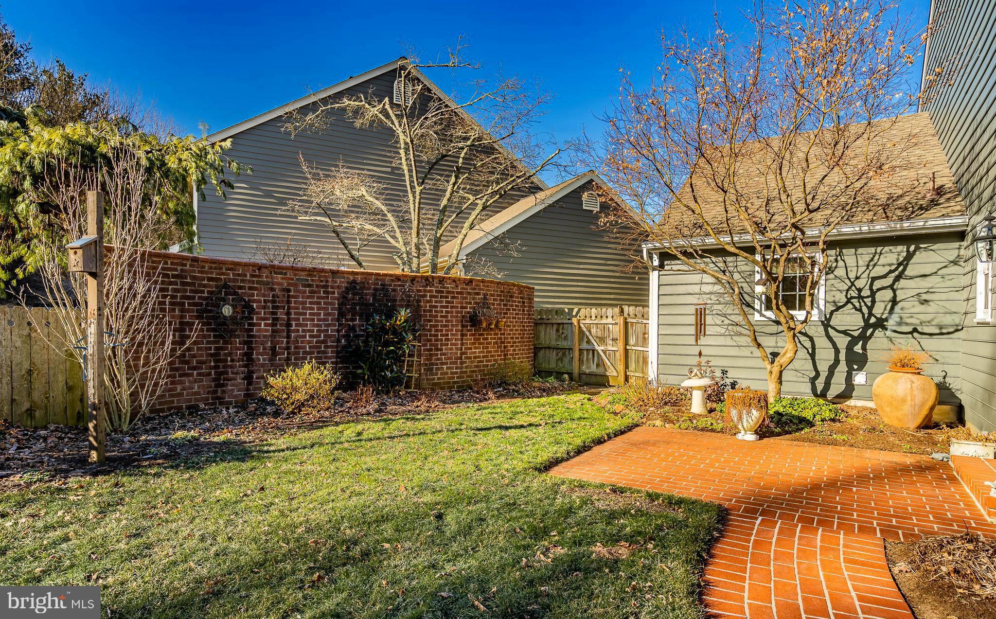 DEERFIELD KNOLL - Residential