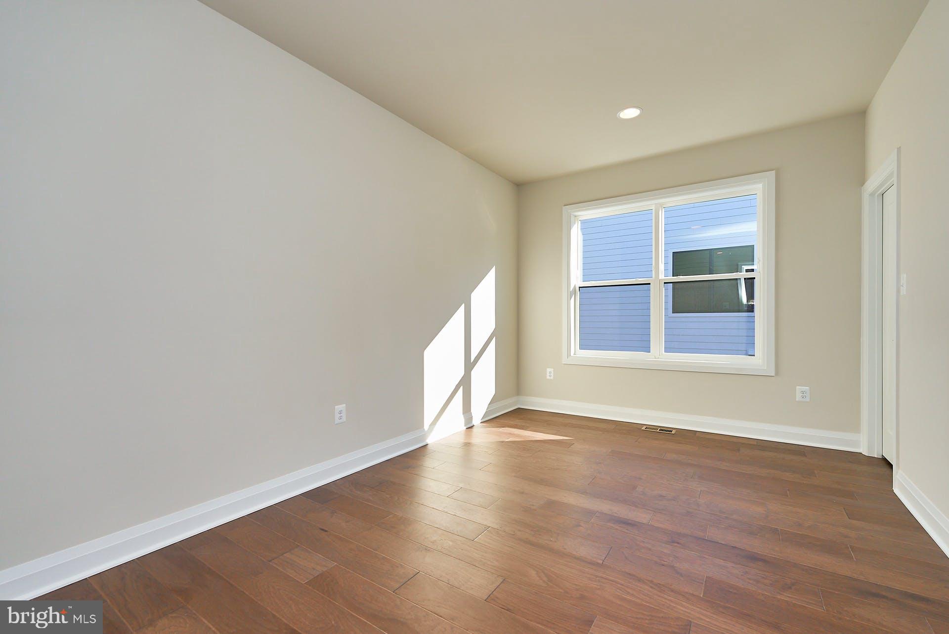 BEVERLY MANOR - Residential Lease