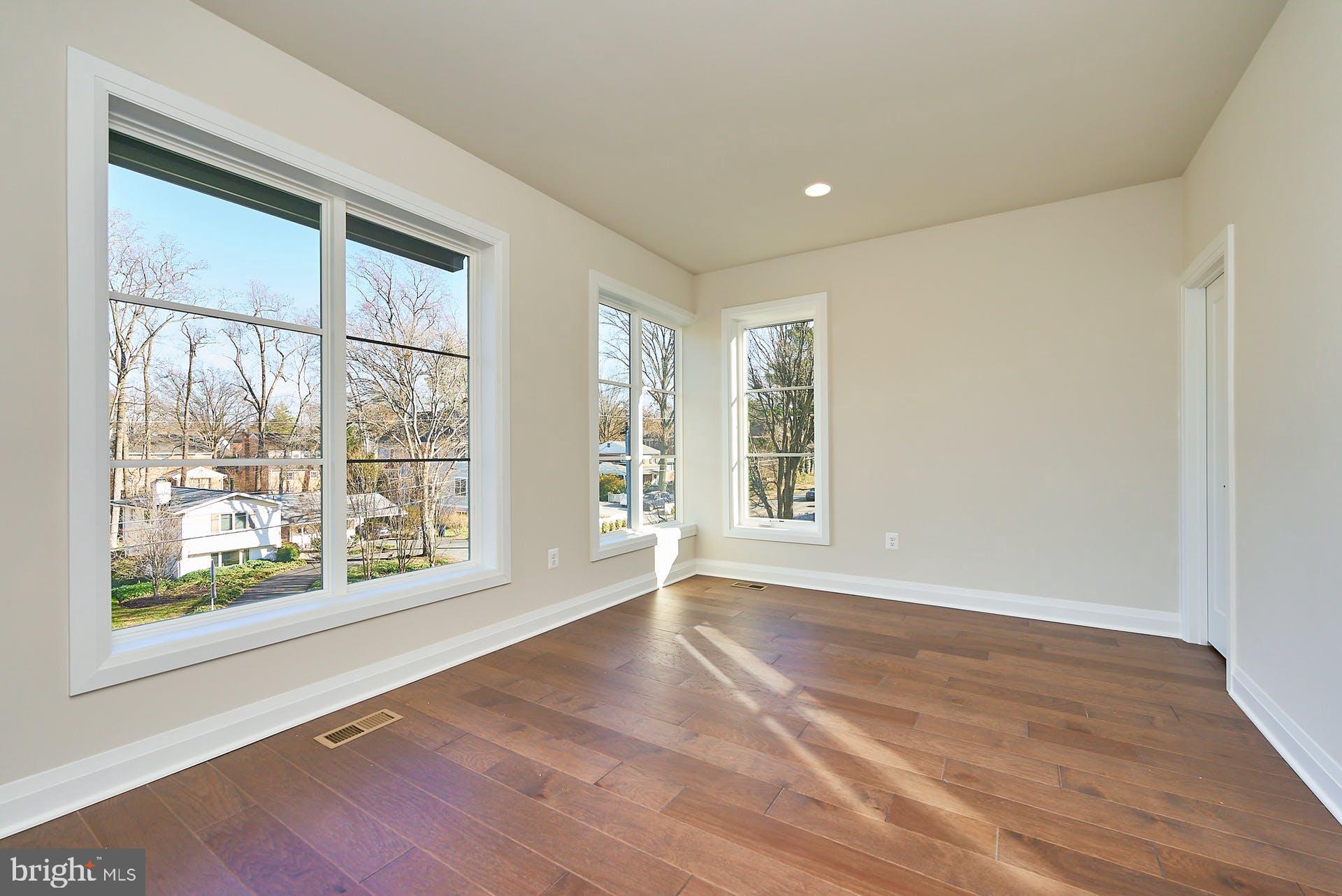 BEVERLY MANOR - Residential Lease