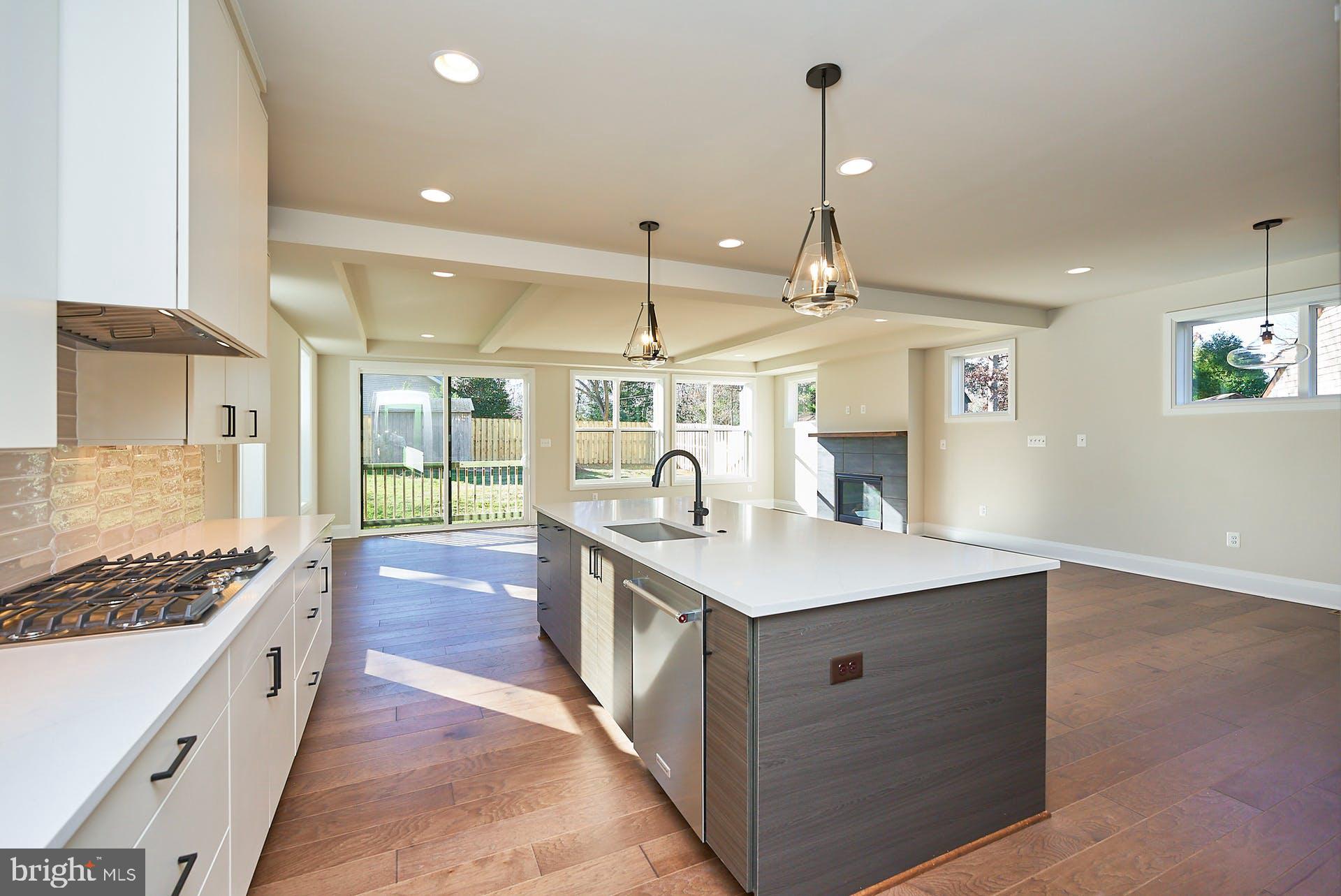 BEVERLY MANOR - Residential Lease