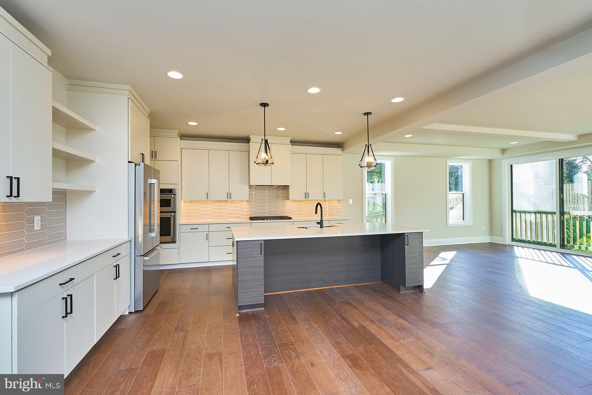 BEVERLY MANOR - Residential Lease